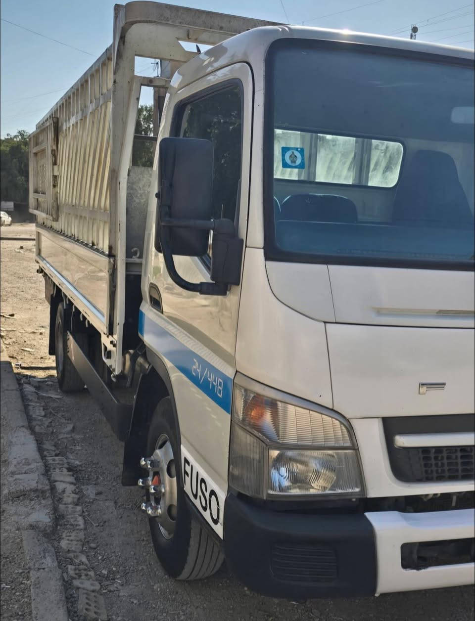 السلام عليكم. كنتر محسن كويتي 2018 مكفوله شاصي اكسل كير مكينه ما مفتوحه بلاد بيه بخار وبيه بارد فوك الدوسه مال باب السايق ع كد شبر ما مبينه بسمي تحويل مباشر  مكاني بغداد شراي اتصل وبيك خير ودلل *********** اثير 
*********** اسيا
