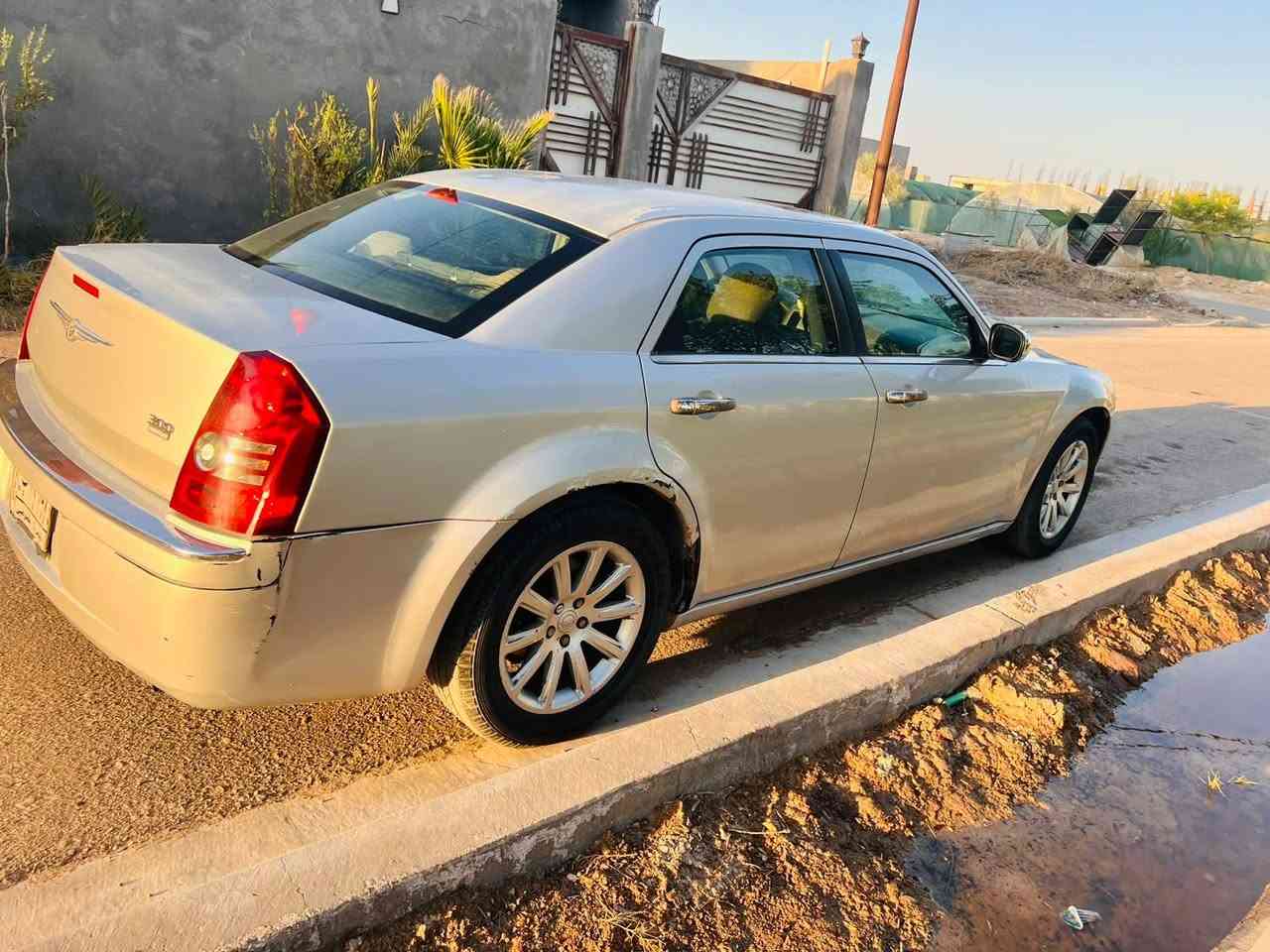 اوباما٢٠٠٨ خليجيه رقم بصره فتحه  كشنات كهربائيه شاشه تاب حكم كبير كامره خلفيه حساس انذار تبريد شغال دوخل نضيفه لونين رصاصي وبيجي السياره نضافتها٨٠% طخم تاير جديد السياره فول خليجي حادث السياره مثل ماموضح بصوره جاملغات ثنين يمنه ويسره مامأثرات ع البنيد بالاضافه للمكينه بيها صوت بطل بس السياره شغاله وعلى حسب الاصول والفتحه مالتها واكفه غيرهن مابيها السعر ٩٩ وبيها مجال للشراي *********** مكاني بصره وبخدمتكم
