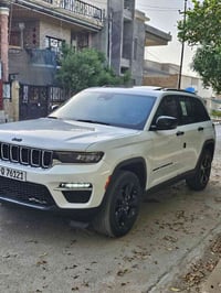 جراند شيروكي • ٢٠٢٣ • بدون صبغ