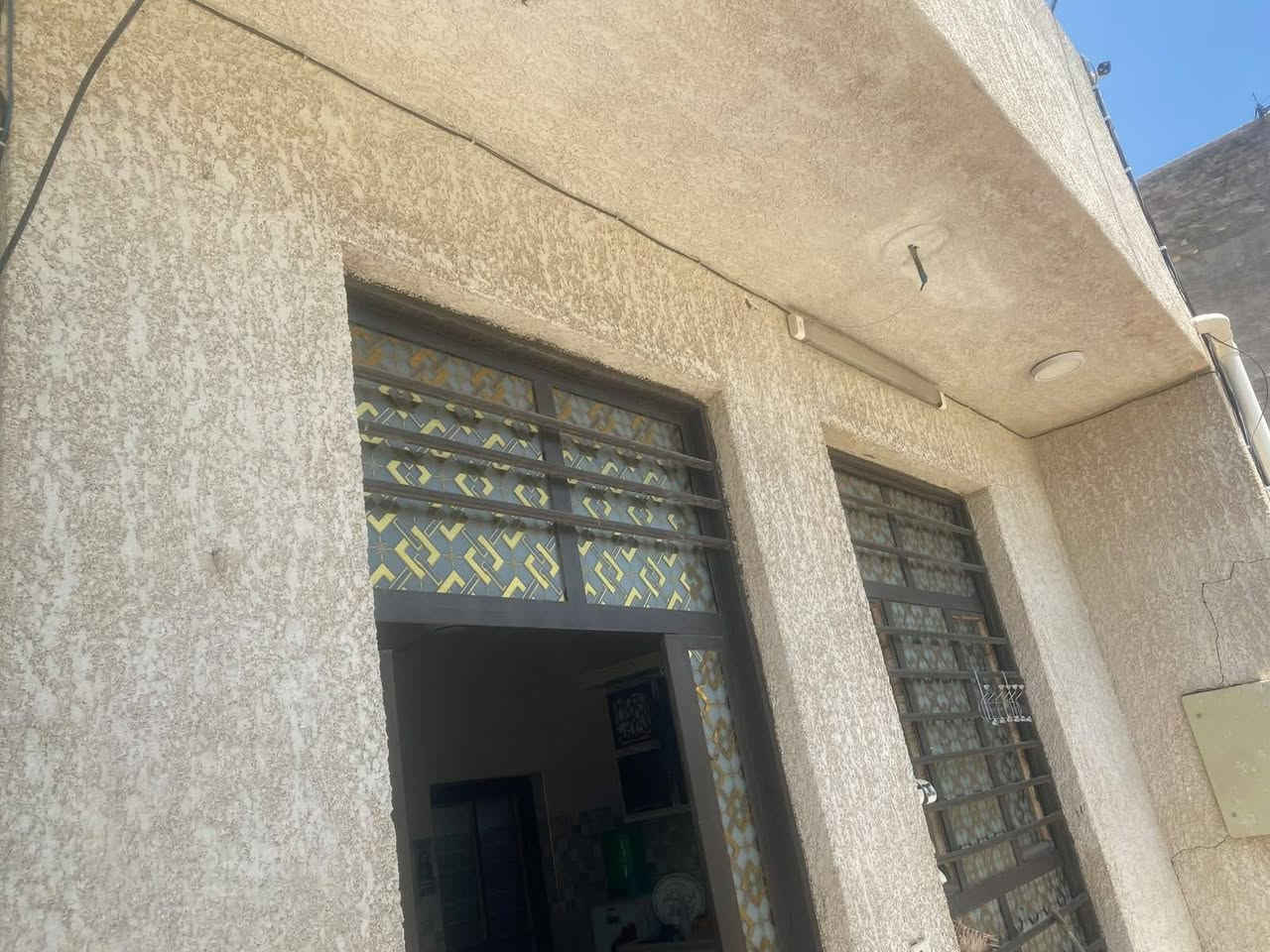 للبيع بيت بالصابيات الضباط 12الف ظباط 125متر مربع بطن الركن 10متر عن شارع عشرين وجه 10في 12 ونص
موقع جيد بناء جديد 2021 طابق واحد رفت غرفتين نوم وصاله ومطبخ وحمام داخلي وخارجي مناور عدد 2وطرمه متر ونص بيت جاهز ونضيف الاستفسار ***********
للبيع بيت بالصابيات الضباط 12الف ظباط 125متر مربع بطن الركن 10متر عن شارع عشرين وجه 10في 12 ونص
