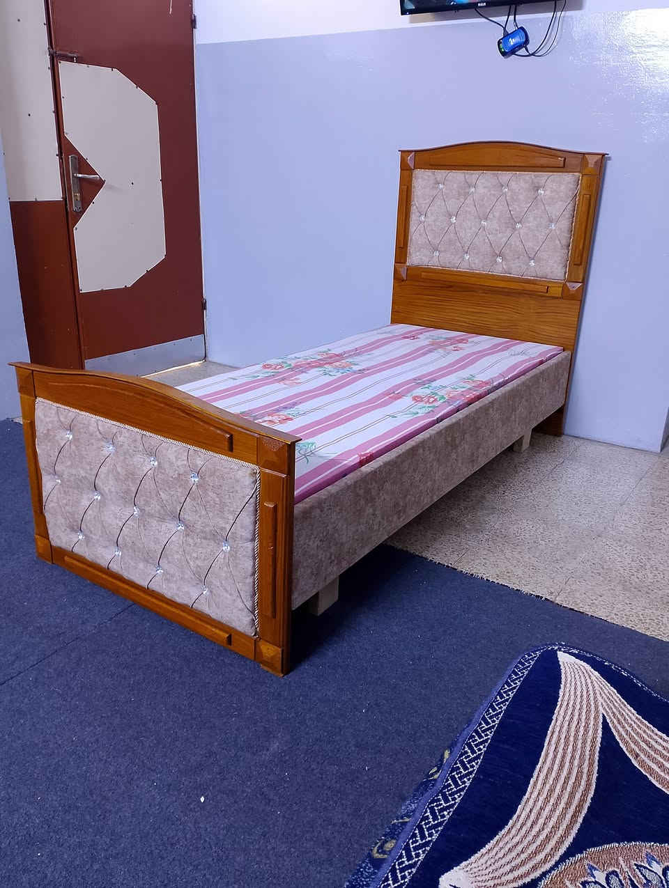 للبيع تخت مستخدم شهرين فقط اخو الجديد شرط فصال حديث فول نظافة خير من الله شرط خشب عراقي صاج شغل توصي ثقيل شرط الاسفل بلوك 8 ملم شرط الطول 210 العرض 90 العنوان جانب الايمن يرموك الثانية السعر 100الف وبي مجال للطيبين 😊 شراي اتصل
***********. ***********
