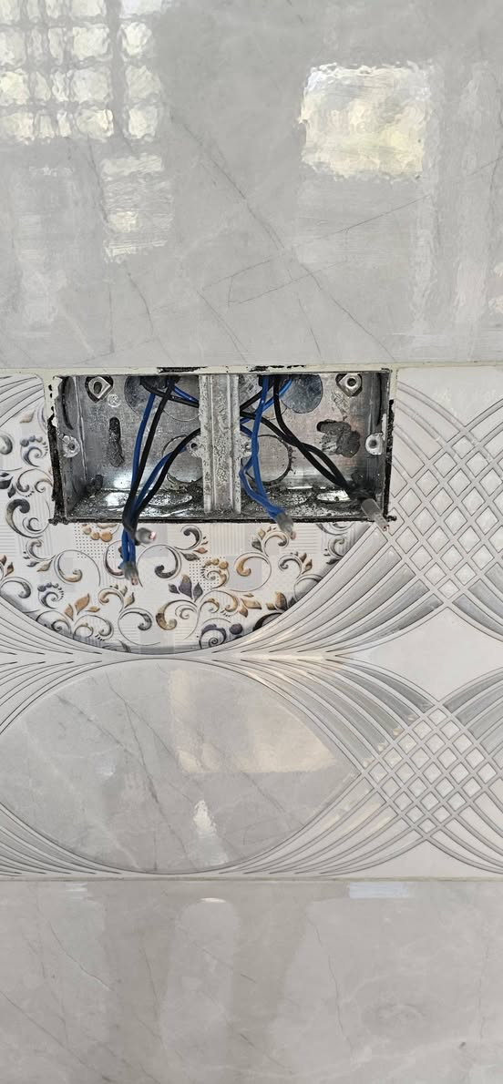 محمود سيف للتأسيسات الكهربائيه 
منازل _مجمعات محلات _👷🏠⚡️💡🪛⚠️🔴
أعمالنا مستمره _بجوده_ واناقه 
***********
