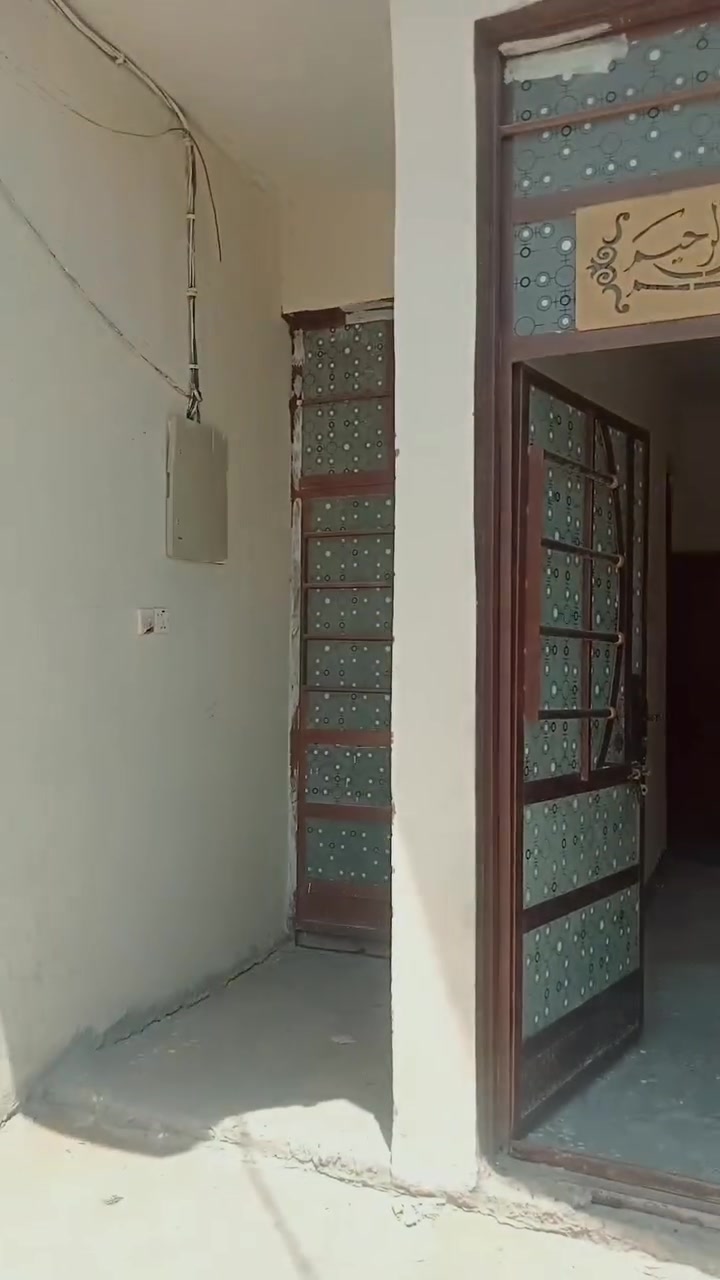 بيت للبيع او الايجار بعقوبه التحرير الحولي  مساحه 100 قاطين كامل بس نقص سراميك  ***********
على رقم موجود بس

