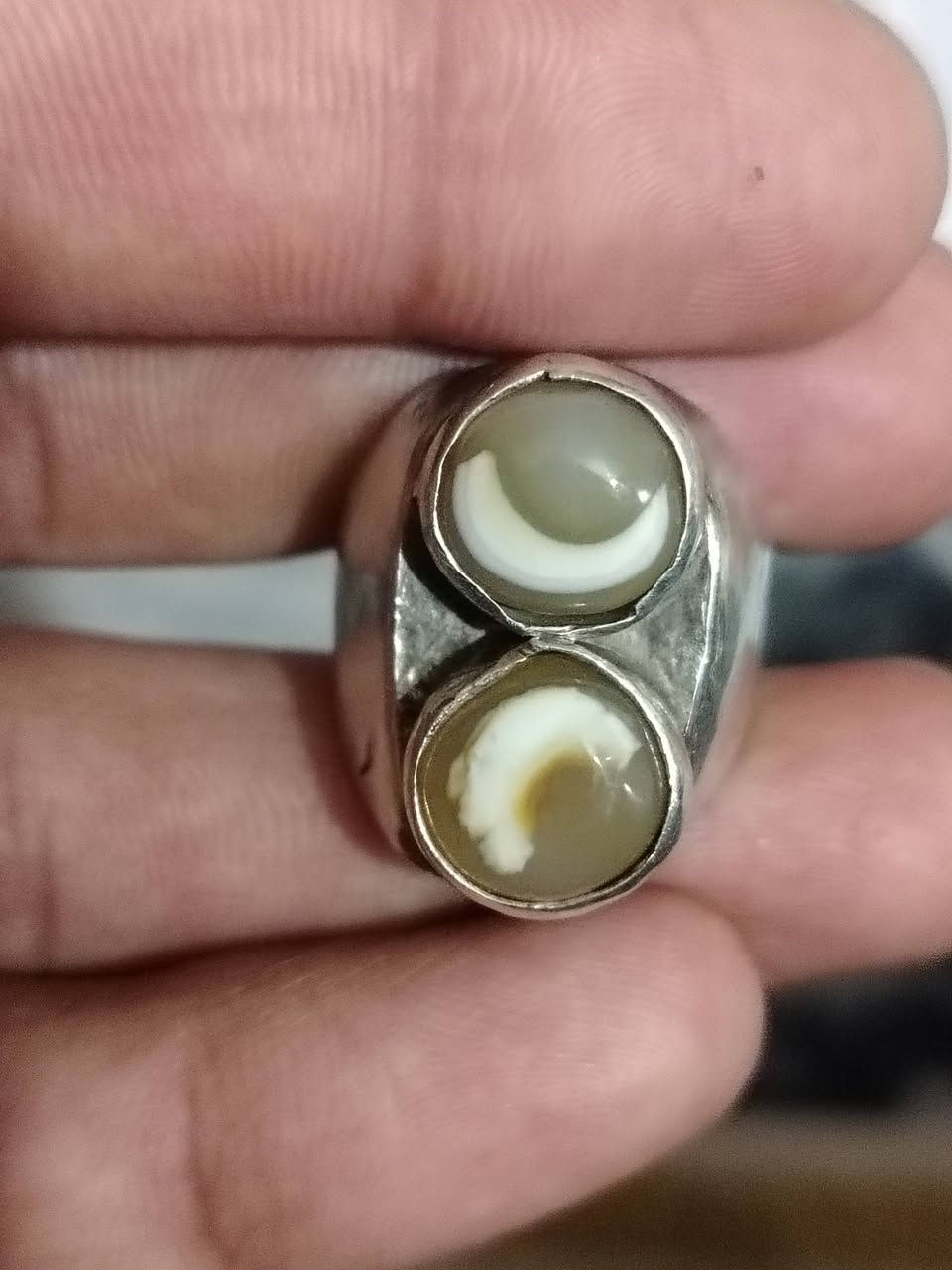 السلام عليكم احبائي محبس سليماني جدآ قديم هلال صياغه قديمه طاقه قويه مال ايام زمان الصيل السعر خاص العلوان بغداد شراي اهلن وسهلن رقم الهاتف ***********
