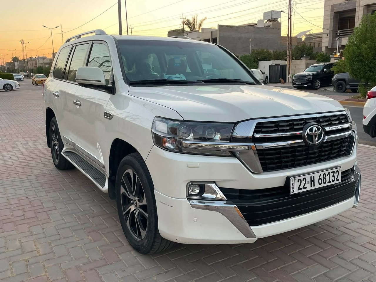 * الموديل: 2021
* الفئة: GXR
* الممشى: 54,000 كم
* اللون: أبيض
* المحرك: 8 سلندر
* الموقع: بغداد

السيارة بحالة ممتازة جدًا، استخدام شخصي، نظيفة من الداخل والخارج، والصيانة دورية. جاهزة للفحص وأي اختبار، ولا تحتاج أي مصروف.
رقم التواصل واتساب :
***********

