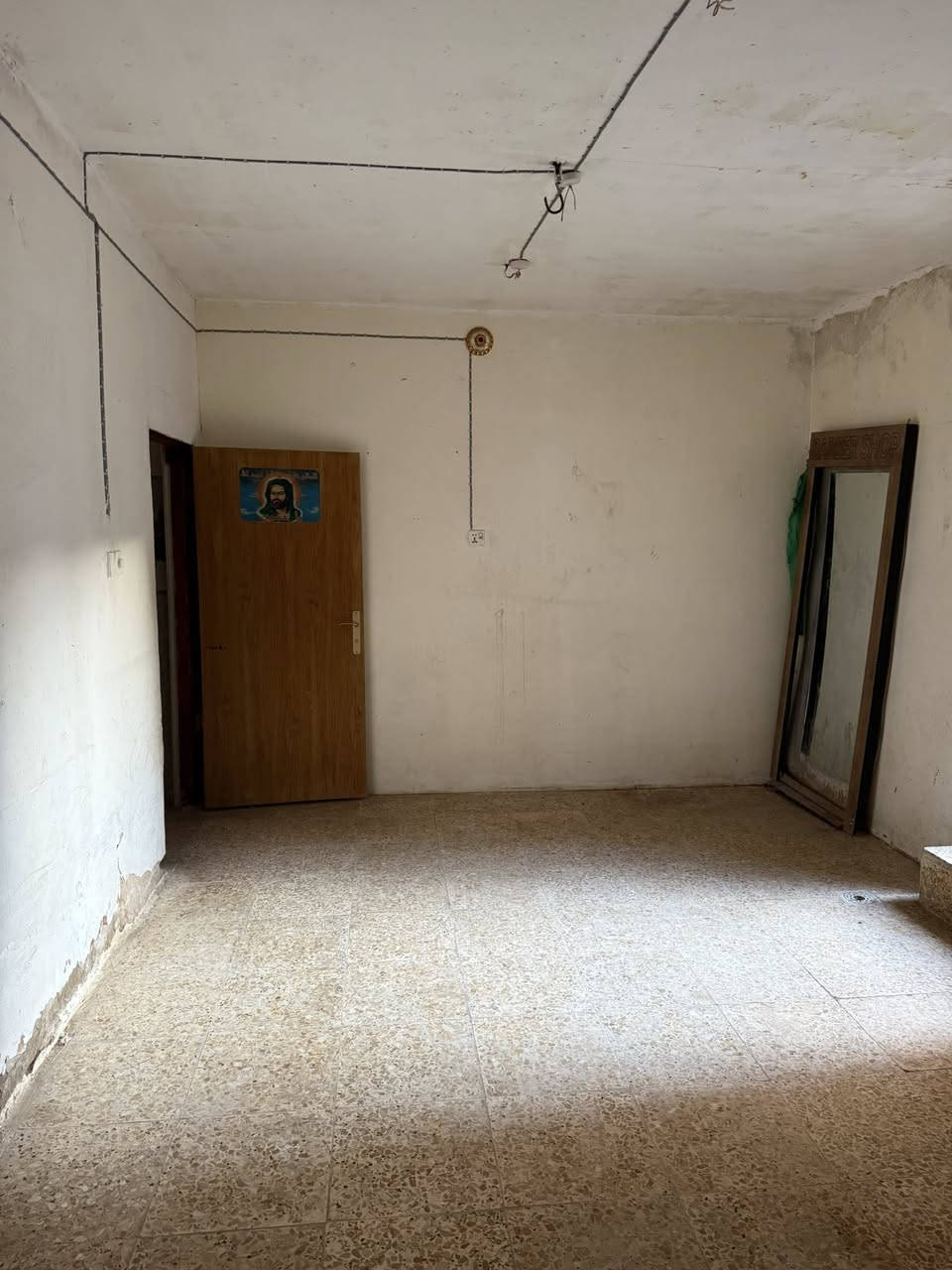 بيت للايجار حي الرحمة شارع سوك 100متر غرفة وصالة ومطبخ واستقبال وصحيات السعر 225الف
مكتب حازم البديري 
*********** وتساب
