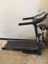 للبيع جهاز جري  يتحمل وزن 150 كيلو نظيف جدا السعر 350 وبي مجال العنوان...
