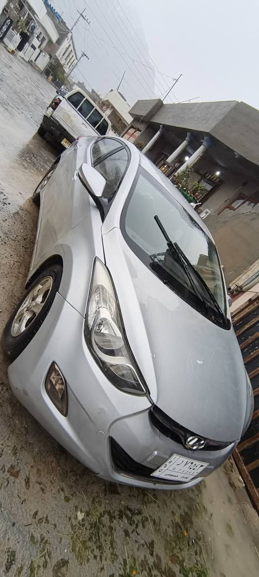 هۆندا  ئاڤانتی 2011 براوەی دوبەیە گێرو مەکینەی دەرەجەیکی بەشرتی 10فیتری..4تایای لۆکی لژێرە بەویلوە  تەبریدی ساردو گەرم بەشرت ..بێتەقەو رقە یە قلتو قۆپی نیە سیارکە لۆکە ..خایسو کالبونەوەی نیە و سخفو شانی بەشرت .. دعمو لێدراوی نیە پشتو پێشی کبسە ..کاڕەبای هموی بشرت کوشن جلدو هیترە  ..هتا بلێی بێمەسروفە ..سەعری 48مجالێکی زۆر کەم ..ژ،م*********** شوێن ؟ رانیە  لگل رێزم بۆتان گۆرینوە ناکم رانية, السليمانية
