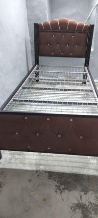 للبيع  تخت نفر نضيف جداً  السعر 45 07702096545 07508872865