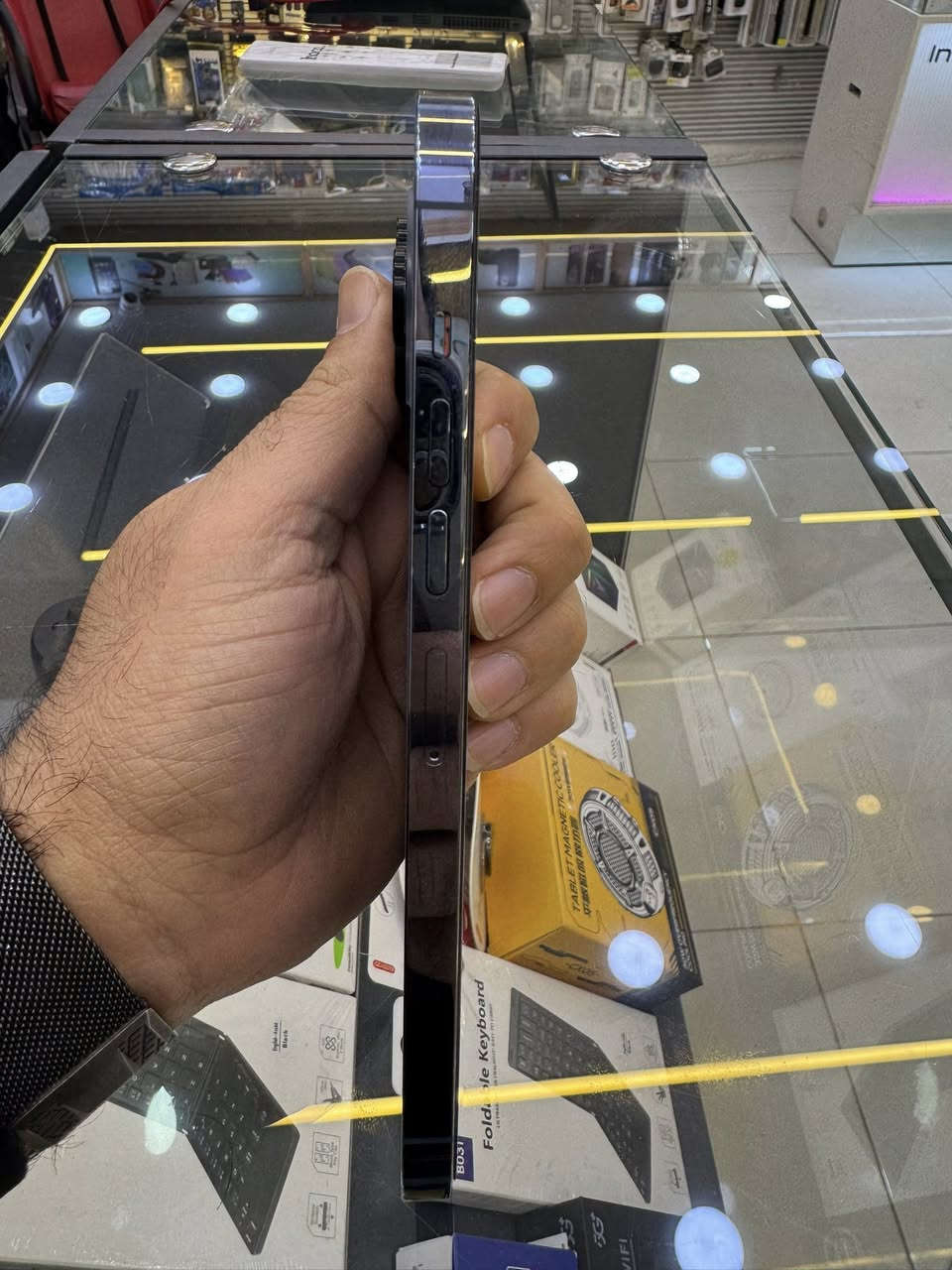 13 برو ماكس شرق اوسط مو امريكي256 بطاريه 77  جهاز ممفتوح لوك
***********
