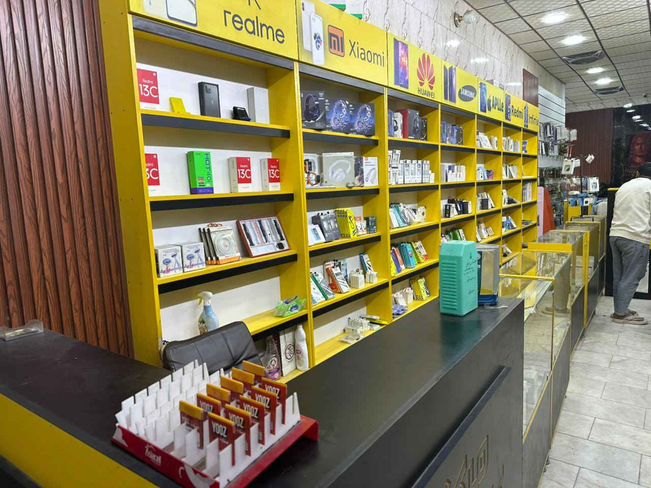 اخوان محل للبيع عنوانه حي عامل سوق الاخير 
معروض يمي  بسعر ٨ وبي مجال للشراي 
خوان مو شراي لايتصل 
***********
