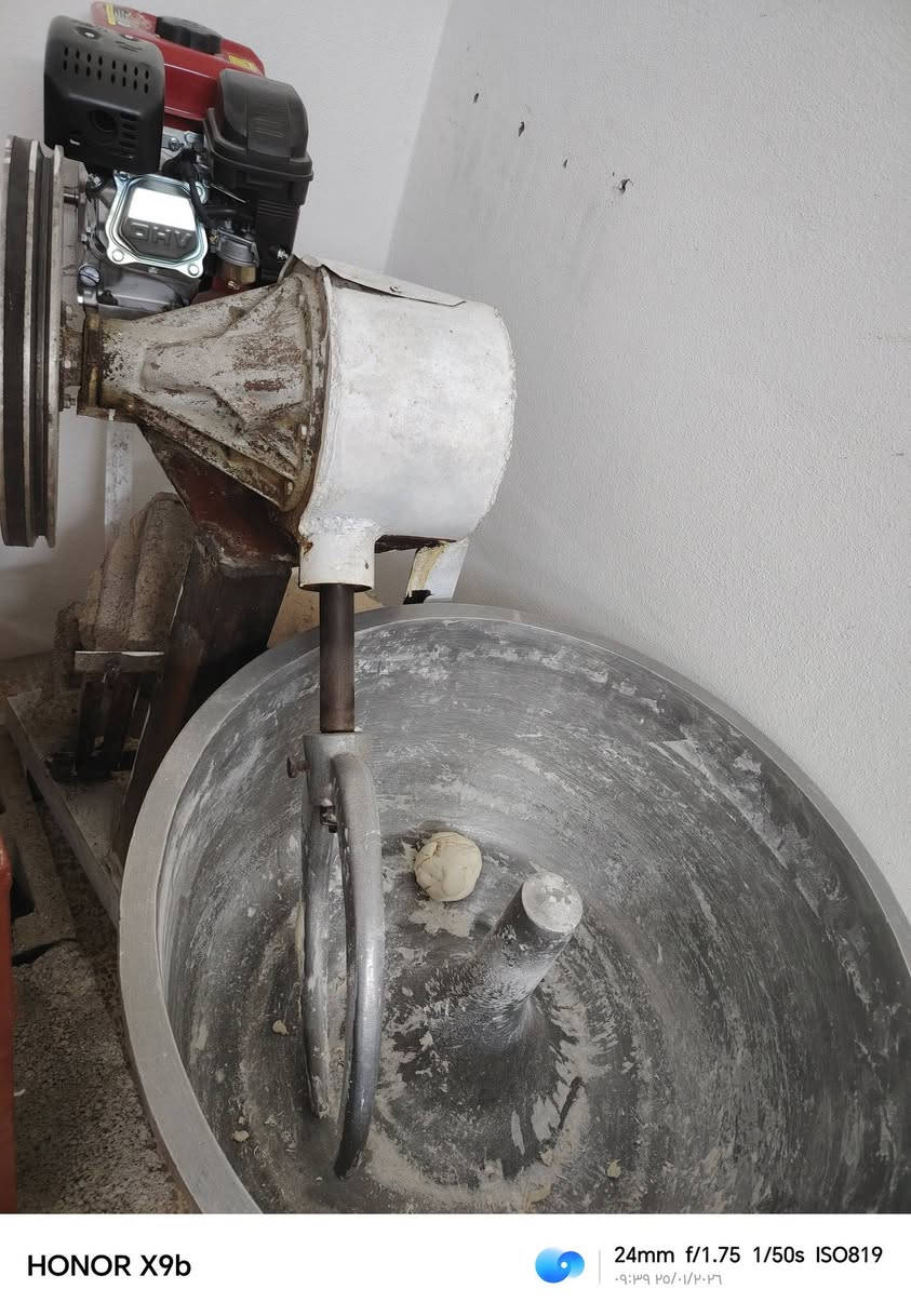 فرن دوار إيراني للبيع معا كامل ملحقاته سعره 25 ورقه وبي مجال للتصال *********** / ***********
