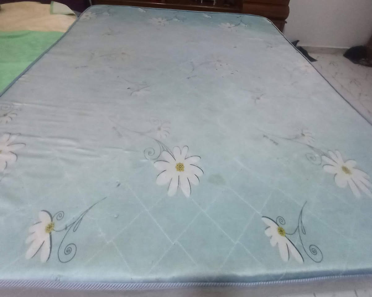 يالله متاح للبيع زاويه تسكام عراقيه س ع 50 ودوشك اسفنج طبي اي ضرر ما بي الطول مترين والعرض 180 سعره 75 مكاني براكيه شارع المطار القديم ***********
