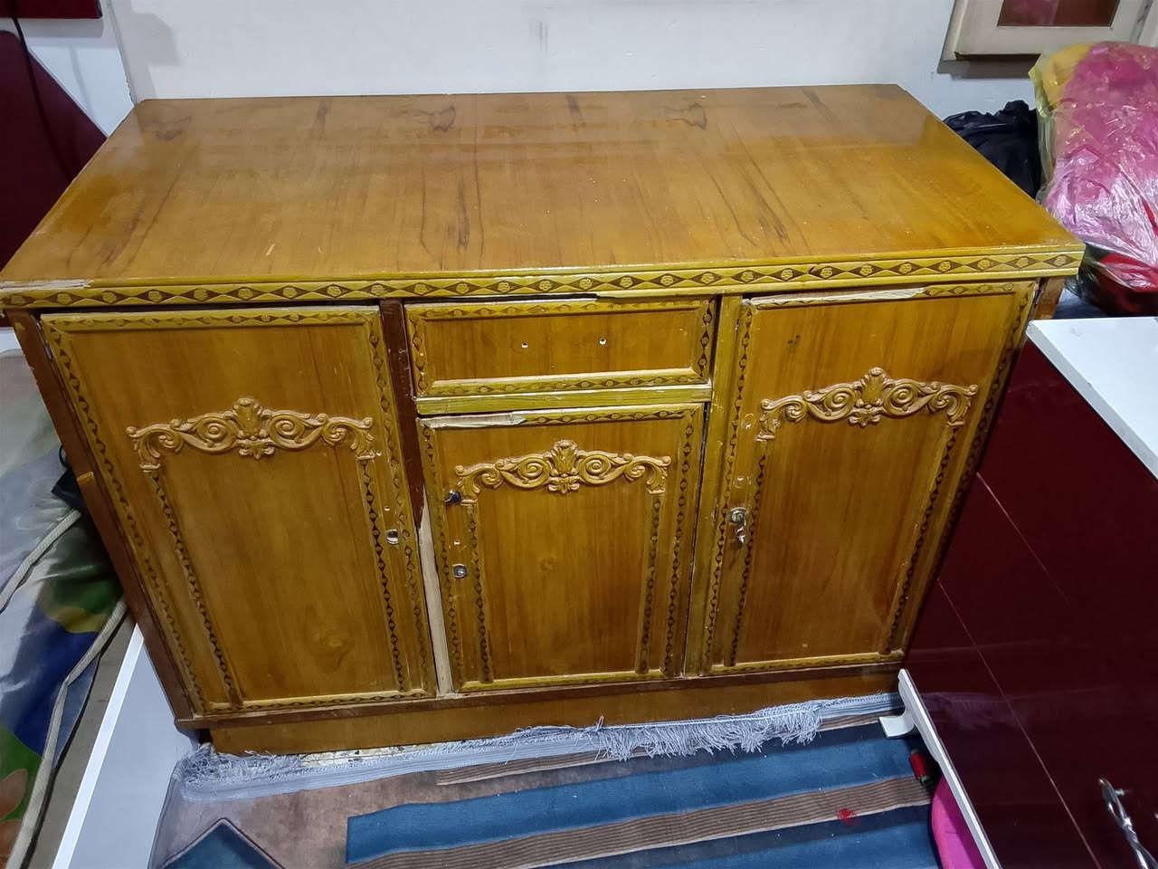 بوفيه ٣باب ومجر خشب عراقي السعر٨٥الف الإمكان الامين الثانيه ***********
