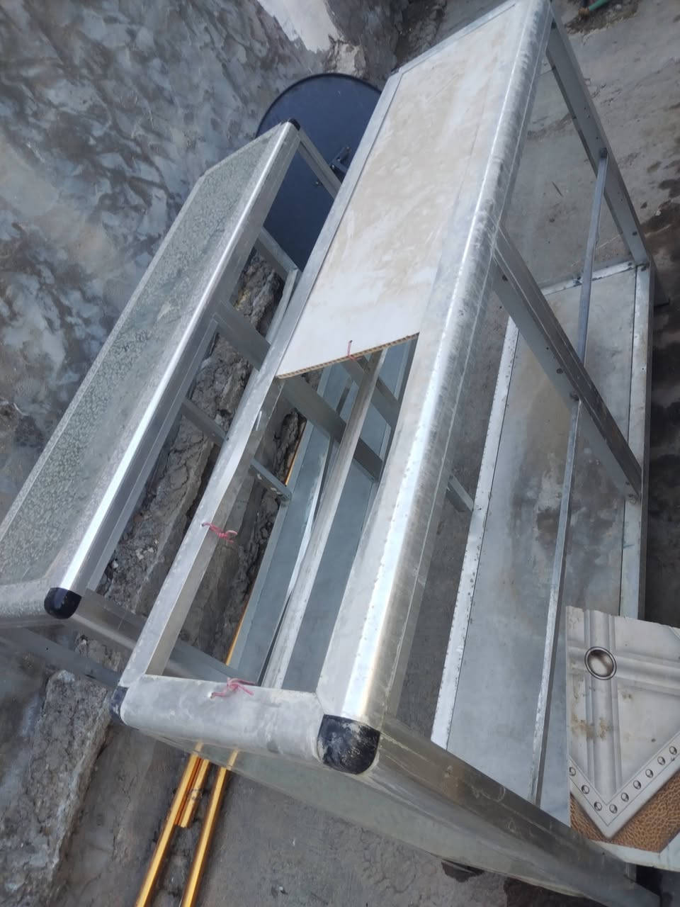 السلام عليكم ميز عدد ٣ + مجمده لبيع ايي استفسار اتصال ***********
