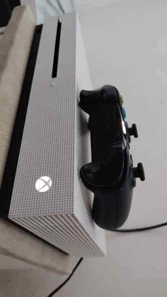 Xbox one s
مساحه؛ 1 تيرا

جهاز نظيف ١٠٠٪

كامل ملحقاته الاصليه  يده اصليه شرط مامفتوح

جهاز مامتعوب ابد وبيه شكم لعبه مثل ماموضح بالصور + اشتراك رويال بااس شهرين + حساب مايكروسوفت  يعني جاهز مايحتاج اي اشتراك شغل واللعب مباشر 
س. ٢٠٠ وبيه مجال بسيط 
مكاني كركوك ***********
