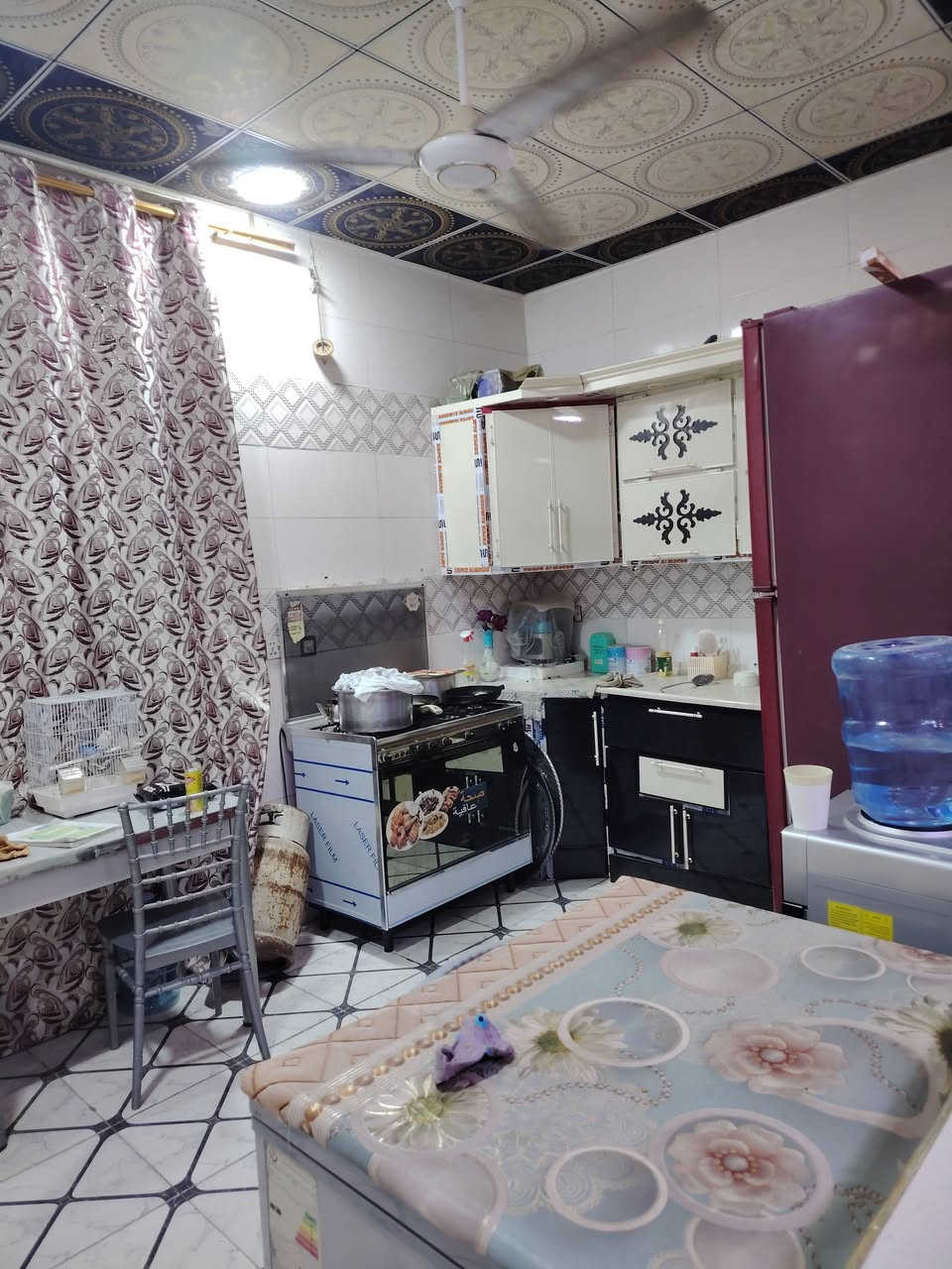 بيت للبيع زراعي في ملحق قرية الغدير عمود رقم ٣٢١ شارع ١٠ غرفه وصاله ومطبخ الطابق الثاني مصعد طابوك ومسقف سندويج منزل فيديو بي الأساس كونكريت الارضيه سيراميك والجدران سقف ثانوي ويه البيت الكيزر والتانكي والبردات رايده ٣١ وبي مجال قليل وهذا رقمي ***********
