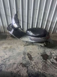 دراجة للبيع نضيفة سعر 100 الف 07707813342 بغداد مكان