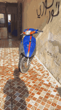 السلا عليكم عندي دراجه البيع رنبه مامفتوح السعر 275وبي مجال الطيبين 0777 145 9368
