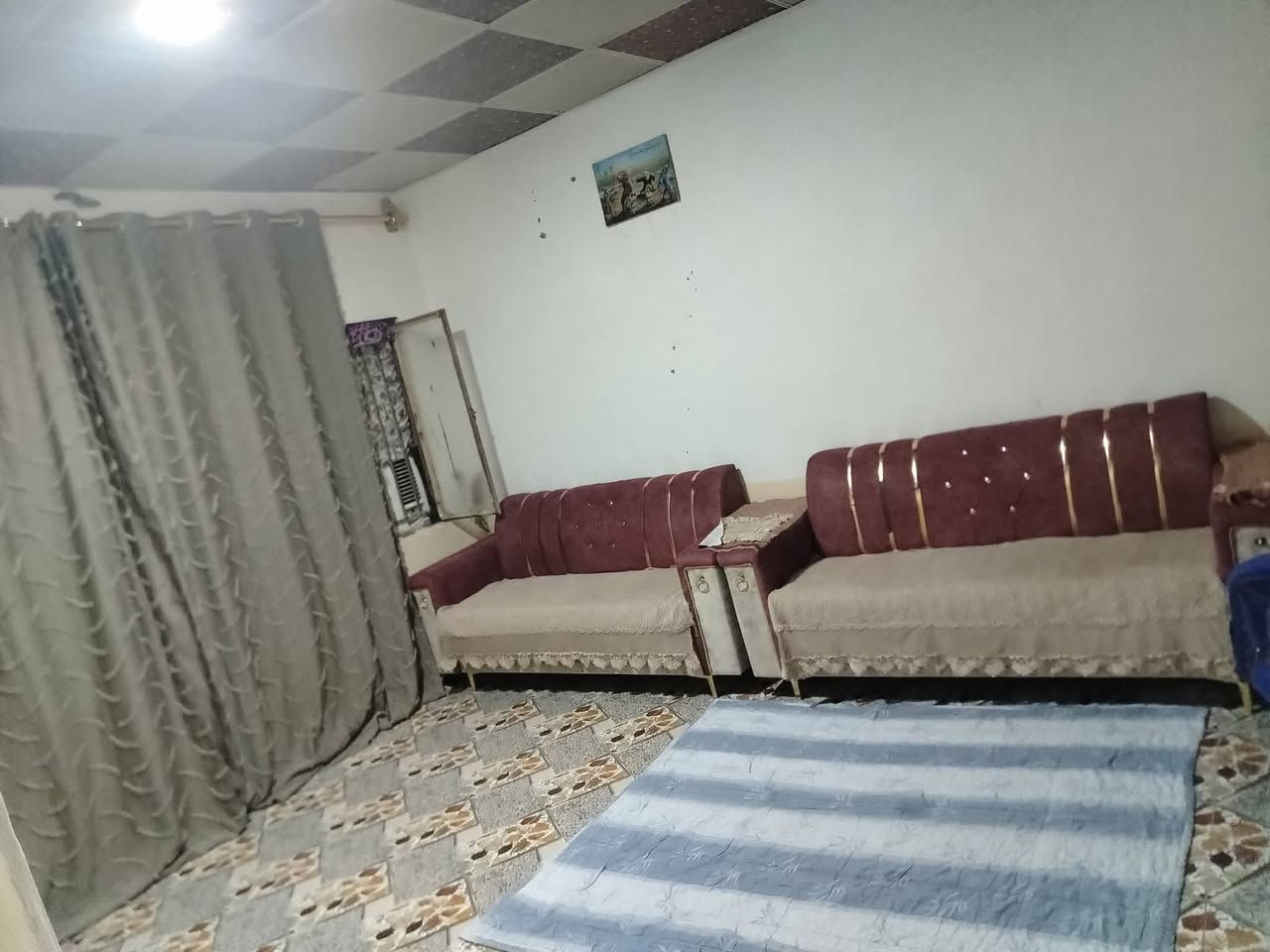 سلام عليكم بيت للبيع طابو زراعي سند 25مساحه 185متر يتكون من غرفت نوم وصاله ومطبخ وصحيات وطارمه وبيت ركن مكان مسيب طريق ابو جاسم حي الشهداء التواصل ***********السعر 81وبي مجال
