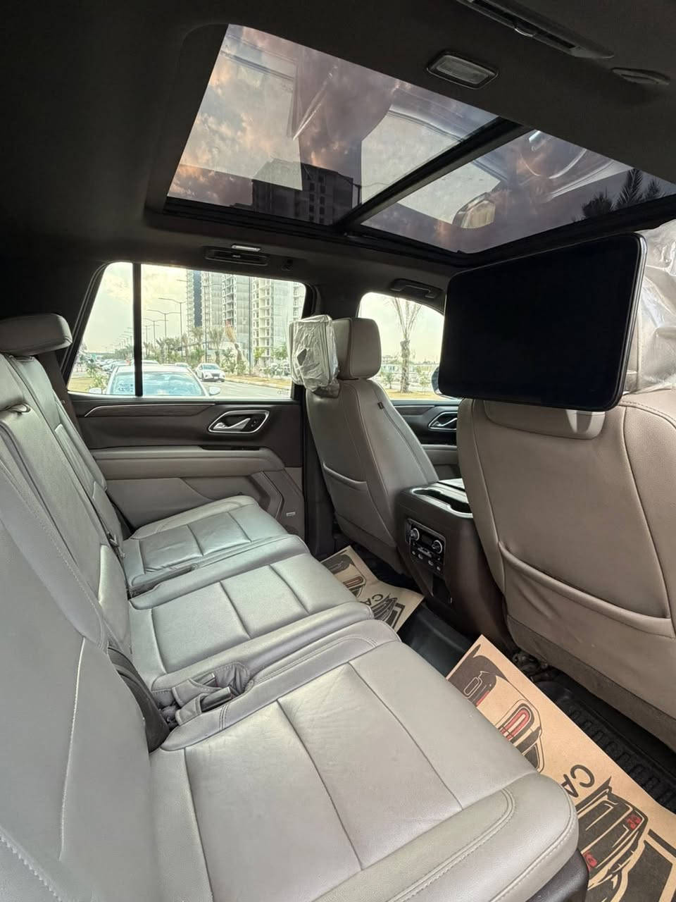 سلام عليكم

نوع السيارة : تاهو  Z71 خليجي ضمان شركة منصور 

موديل السيارة :2021  

رقم السيارة : اربيل تحويل مباشر 

موقع السيارة : بغداد السيدية 

المسافة المقطوعة: 81.000 

حجم المحرك : V8 5.3 مكفول من اي فتح 

مواصفات: Z71 فول واحد على واحد 

بانوراما

جكات 

بصمةً تشغيل و بصمة ابواب 

تشغيل عن بعد 

كراسي جلد رصاصي كهربائي 

كراسي خزن وضعيات 

كراسي تدفئة 

كراسي خلفيه ايضا تدفئة 

دفع رباعي 4*4

العداد  دجتال إلكتروني 

سستم سماعات Bose

شاشات خلفية 

كاميرا 360 / 5كاميرات بدقة عالية 

صندوق كهربائي 

رادار مانع تصادم امامي 

رادار خروج عن المسار 

رادار نقطة عمياء 

رادار خلفي 

شاحن لاسلكي للجوال 

ستيرن كهربائي 

ستيرن تدفئة 

حساسات أمامية خلفية 

لايت زينون LED

تحكات كهربائية كراسي خلفية 

اوتو ستوب توقف تلقائي

بريك كهربائي 

سيارة بيها بعد مواصفات عديدة 

: السيارة كلين تايتل مكفوله كفاله عامة خليجي شركة منصور جديدةً ما شاء الله
معروضة ب ٤٦ ونص وبيهة مجال بسيط

***********
