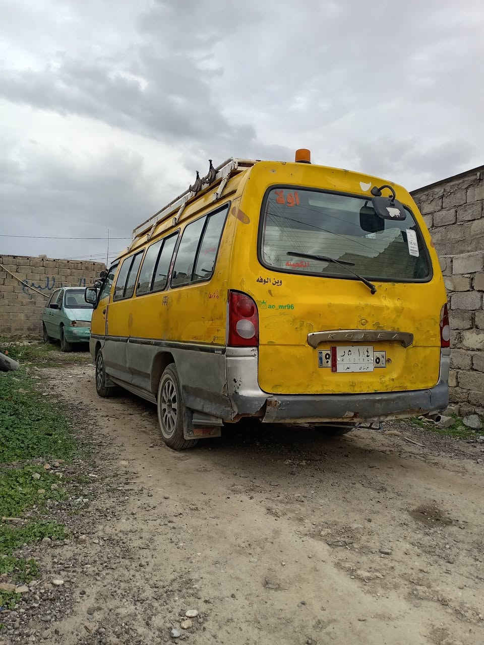 سياره كيا هونداي موديل ٩٦ و١٤ راكب شرط محرك كير  واكسن هذا رقمي *********** عنوان موصل حي المامون
