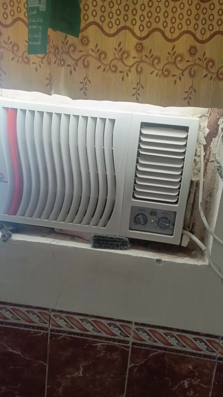 السلام عليكم متاح هذا المكيف شرط الفحص تبريده ثلج سعره 250 وبيه مجال حگ الجيه تفحص وتشوف برودته وتاخذه مكاني عد ال غانم الي يحب يتواصل ***********
