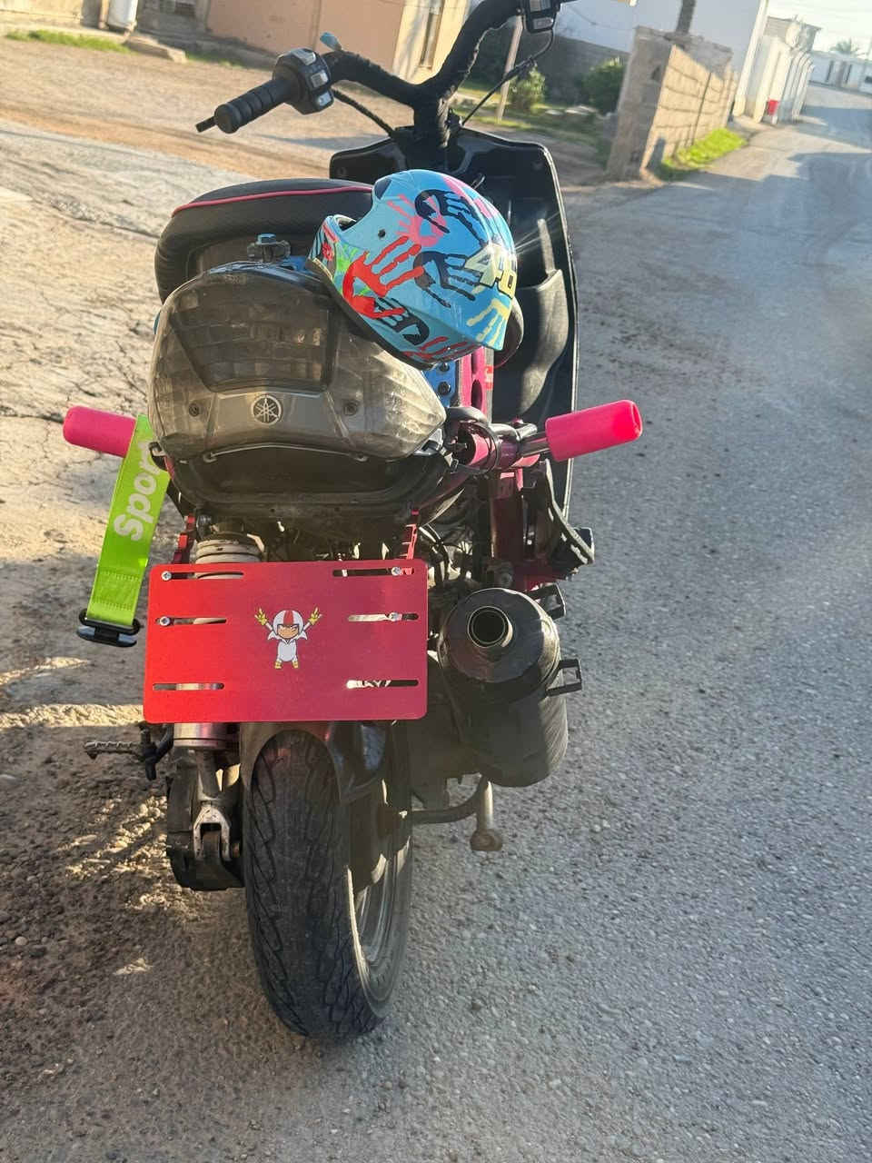 ماكس ٤٩ مال لعب للبيع

شاصي لون وردي مميز🩷
تطعيمات لدبلات وقطع اخرى لون بحري🩵
مكينه مكفوله من تنقيص وتبخير. شغاله هندر وسلف نقصها باتري. السعر ٣٠٠ مكاني رمادي


**إذا كنت صاحب هذا الإعلان وتريد حذفه لأي سبب، رجاءا أرسل رسالة إلى الدعم الفني**