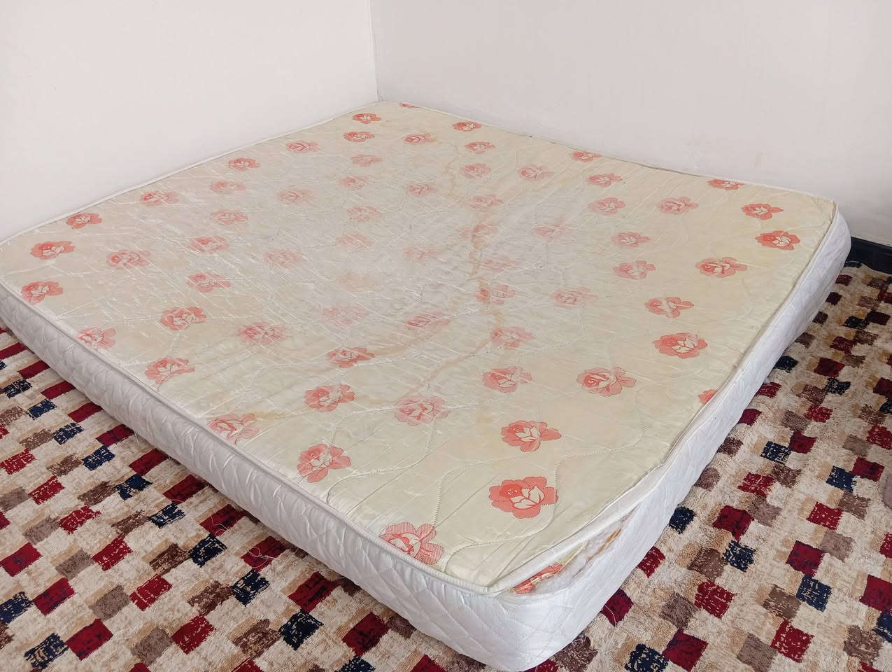 دوشك ابو النفر سبرنك عدد ٣
دوشك سرير كبير عدد ١ 
السعر كلهم ب١٠٠ الف 
العنوان بابل ابي غرق قرب السيطرة 
الاتصال على الرقم ***********
