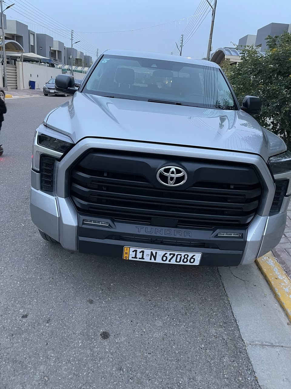 السلام عليكم تندرا ٢٠٢٣  SR5 ماشية ٢٣ الف كيلو مكفولةكفالة عامة حادث تقرير مياه شغالة من امريكا مواصفات رادار امامي خلفيحساسات امامي وخلفي كامرة  خلفية نقطة عمياء محرك ٣٥٠٠ تون توربو مكان السيارة بغداد العامرية مرقم بغداد السعر ٢٩٠ $ موبايل ***********
