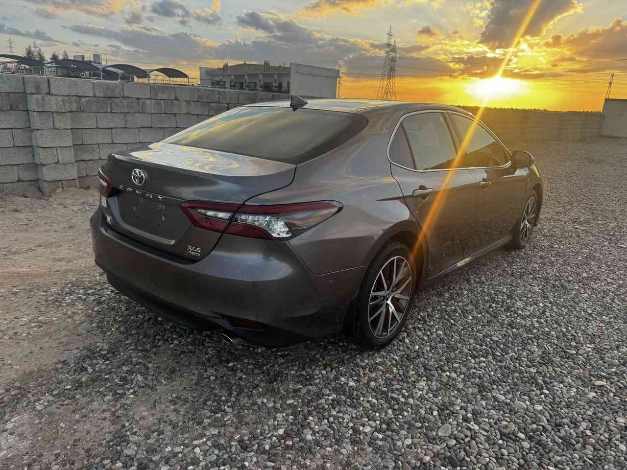 السلام عليكم كامري للبيع موديل 24 XLE ضرر 3 قطع + اتكمه بيها شقل منفيس حره ماشيه 17 الف كيلو متر مكان السياره الشرقاط السعر 160 وبي مجال للستفسار على الرقم ***********
