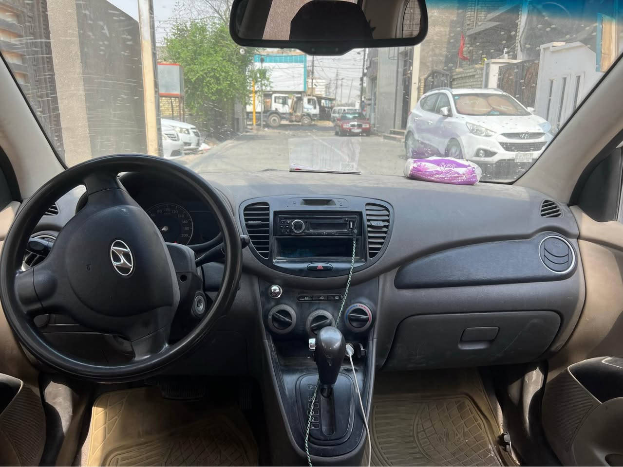 هونداي i10موديل ٢٠١٣
محرك ١٢٠٠
كير اوتو
تدفئه تبريد
رايدها ب٦٨ وبيها مجال بسيط 
مكاني الزعفرانيه  ورقمي ***********
بيها بنيد مبدل وطخه بالجاملغ مبين بالصور
وبيها كيلون مال باب يحتاج تبديل بغداد, العراق
