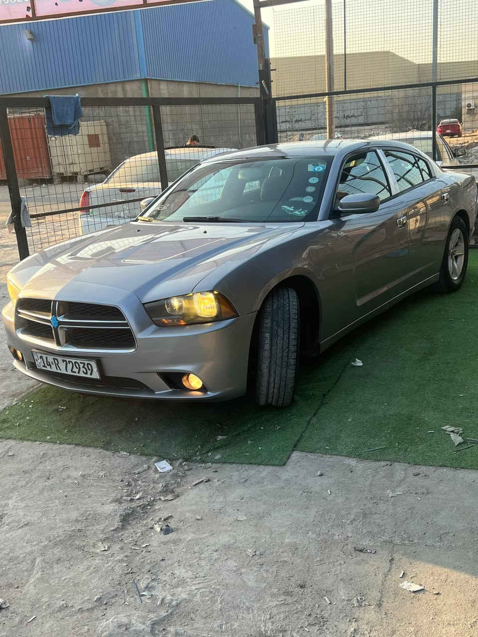 السلام عليكم تشارجر للبيع موديل 2013 السياره فول مواصفات ماعدا التنته السياره بيها قطعتين كلير والباقي كفاله بالنسبه جير ومكينه وحداده كله جديد والشراي يتواصل على هذا الرقم *********** سعر 150وبيه شوي مجال
