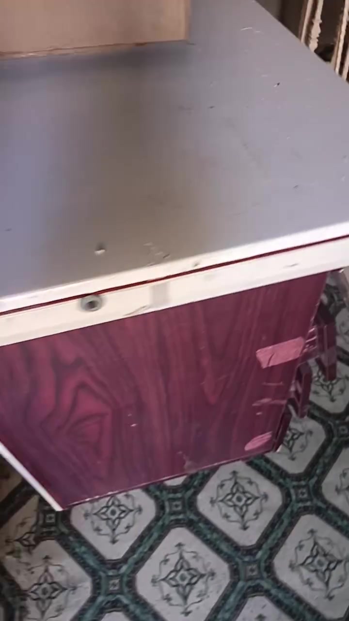 اسعد الله اوقاتكم بكل خير وبركه 
بنات عندي هل كنتور او مكتبه بس ممبينه بالتصوير هل كد لان هوسه شوي عندي تعزيله 
او ميز بلازمه للي يريدهن يتفضل يكلي حتى احظرهن


**إذا كنت صاحب هذا الإعلان وتريد حذفه لأي سبب، رجاءا أرسل رسالة إلى الدعم الفني**