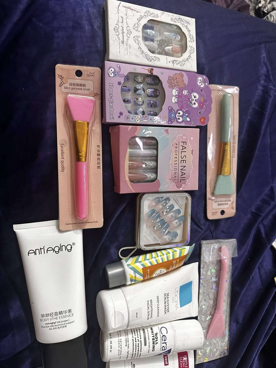 مكياج كله اصلي و جديد و اكسباير بعيد تصفيه ب٢٥كله مع توصيل طبعا  بس غسول كوزركس ينباع ب٥  و منتجات ليدورا ابحثوا عنها غاليه كلش  كم قطعه تطلع فلوسه و زايد  للحجز راسلوني


**إذا كنت صاحب هذا الإعلان وتريد حذفه لأي سبب، رجاءا أرسل رسالة إلى الدعم الفني**