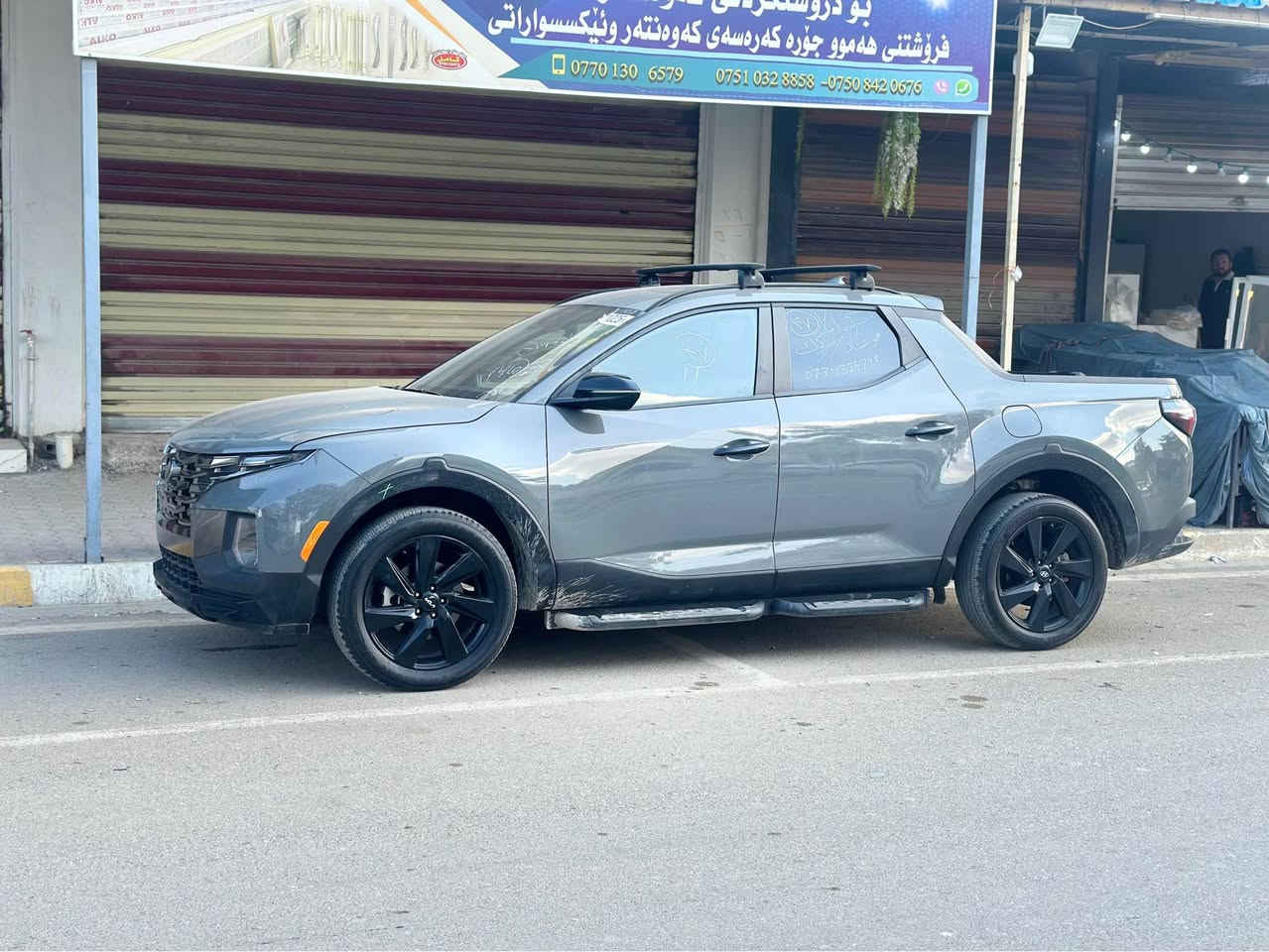 🚗 للبيع: هيونداي سانتا كروز 2024
📍 مكان السيارة: كركوك
📞 للتواصل: *********** واتساب 

📊 المسافة المقطوعة: ٣٦ الف 
🛠️ المحرك: 4 سلندر – 2500

⚙️ المواصفات:
• فتحة سقف
• بصمة 
• مقعد السائق كهربائي
• ويل كب
• رادارات 360
• تشغيل عن بُعد
• لايتات LED
• لايتات زينون
• إشارات على المرايا
• تحكم ستيرن جهتين
• شحن لاسلكي
• هاندبريك بصمة
• هيترات بالمقاعد

⚠️ أضرار السيارة:
• وارد أمريكي
• بس باب سائق بي كلير امريكا بدون حادث بدون دواخل 
• جميع الوسائد الهوائية (الايرباكات) سليمة ✅ 

📌 تفاصيل إضافية:
• رقم السيارة: رقم كاتي سليمانية اربيل دهوك حلبجه ٣ شهر باقي • 
• لون السيارة: رصاصي غامق (إسمنتي) كركوك, العراق

