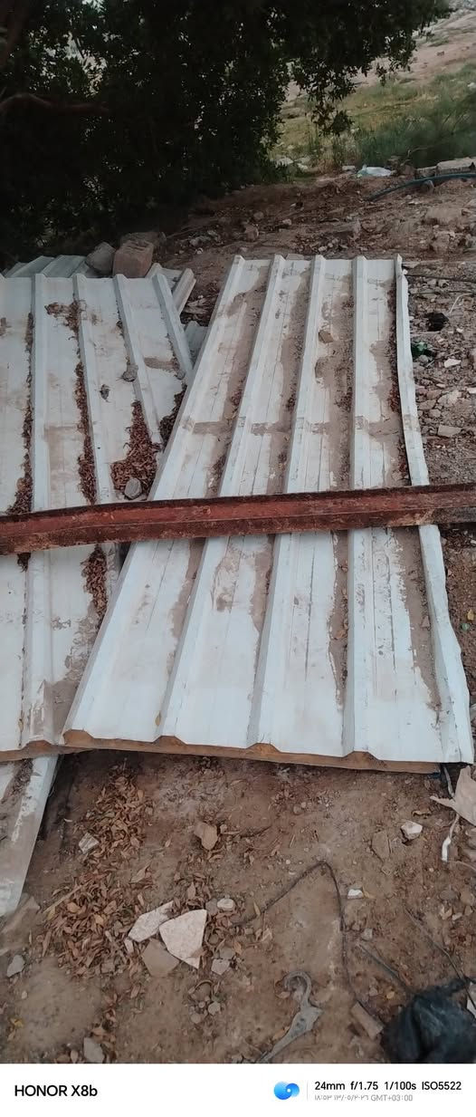 سلام عليكم سندويج للبيع عداد ٧ والطول اكو ٤امتار و٣ أمتار مكاني كوت السفحه الرقم***********
