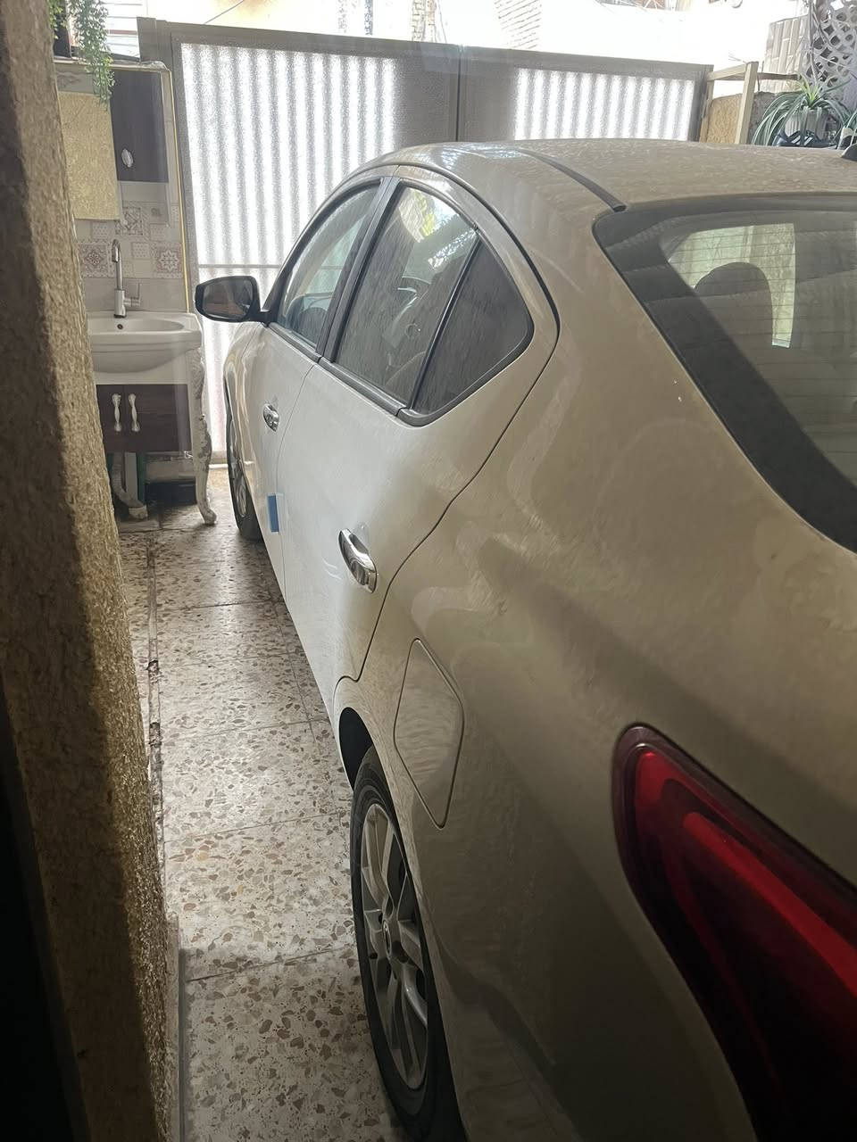 اسلام عليكم نيسان سني  2024مكفولة كفالة عامة  بعدهة سيارة جديدة ماشية 27الف تبريد قطعتين ويل كب مابيهة اي ملاحضة مكانهة بالرصافة الشعب السعر 127$
للاستفسار ***********
