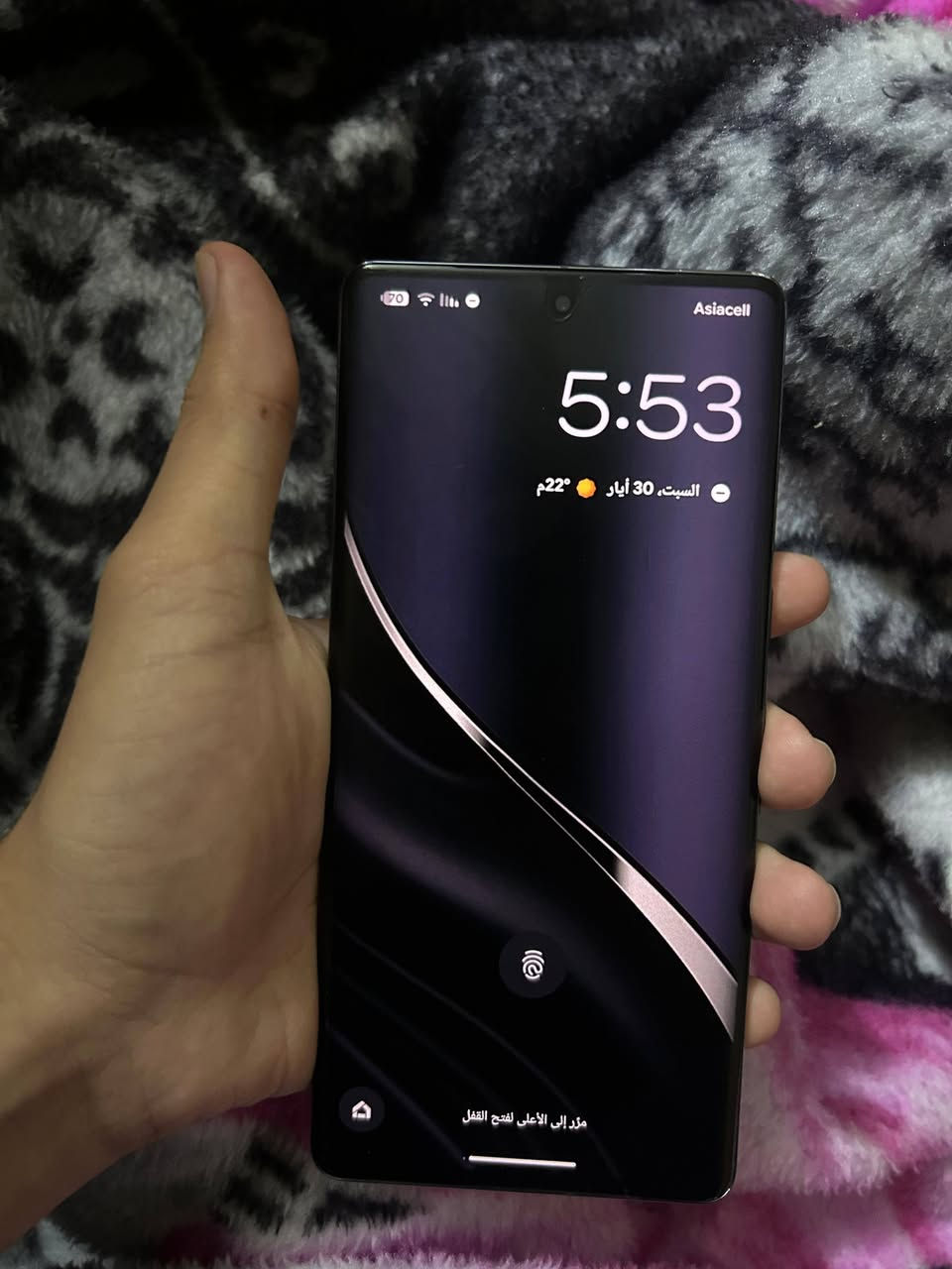 السلام عليكم ، كوكل بكسل 7 برو للبيع
مواصفات الجهاز : 
الشاشة من نوع LTPO AMOLED
معدل التحديث للشاشة 120 هيرتز 
طبقة حماية الشاشة من Corning Gorilla Glass Victus يلي هية اقوى شي بالحماية مع ميزة Always-on display 
المعالج من كوكل Google Tensor G2 بمعمارية 5 نانومتر
ذاكرة التخزين 128 والذاكرة العشوائية 12 
الكامرات بدقة 50 ميكابكسل مع دعم التركيز التلقائي بل ليزر لأن الجهاز يحتوي على ماسح ليزري 
البطارية سعتها 5000 مللي امبير 
يدعم الشحن اللاسلكي والشحن العكسي ويدعم الNFC 
يدعم اتصال وايفاي 7 احدث اصدار من الشبكات 
اما بالنسبة للصوت ف يجي ب سبيكرين واكيد حيكون صوت ستيريو 
اما بالنسبة للتحديثات ف حالياً اندرويد 16 ويدعم التحديثات الى سنة 2031 
الجهاز استخدام شخصي نضيف مابيه اي خلل 

السعر 390 مكاني بغداد حي جميلة 
متوفر واتساب فقط بدون اتصال ***********
