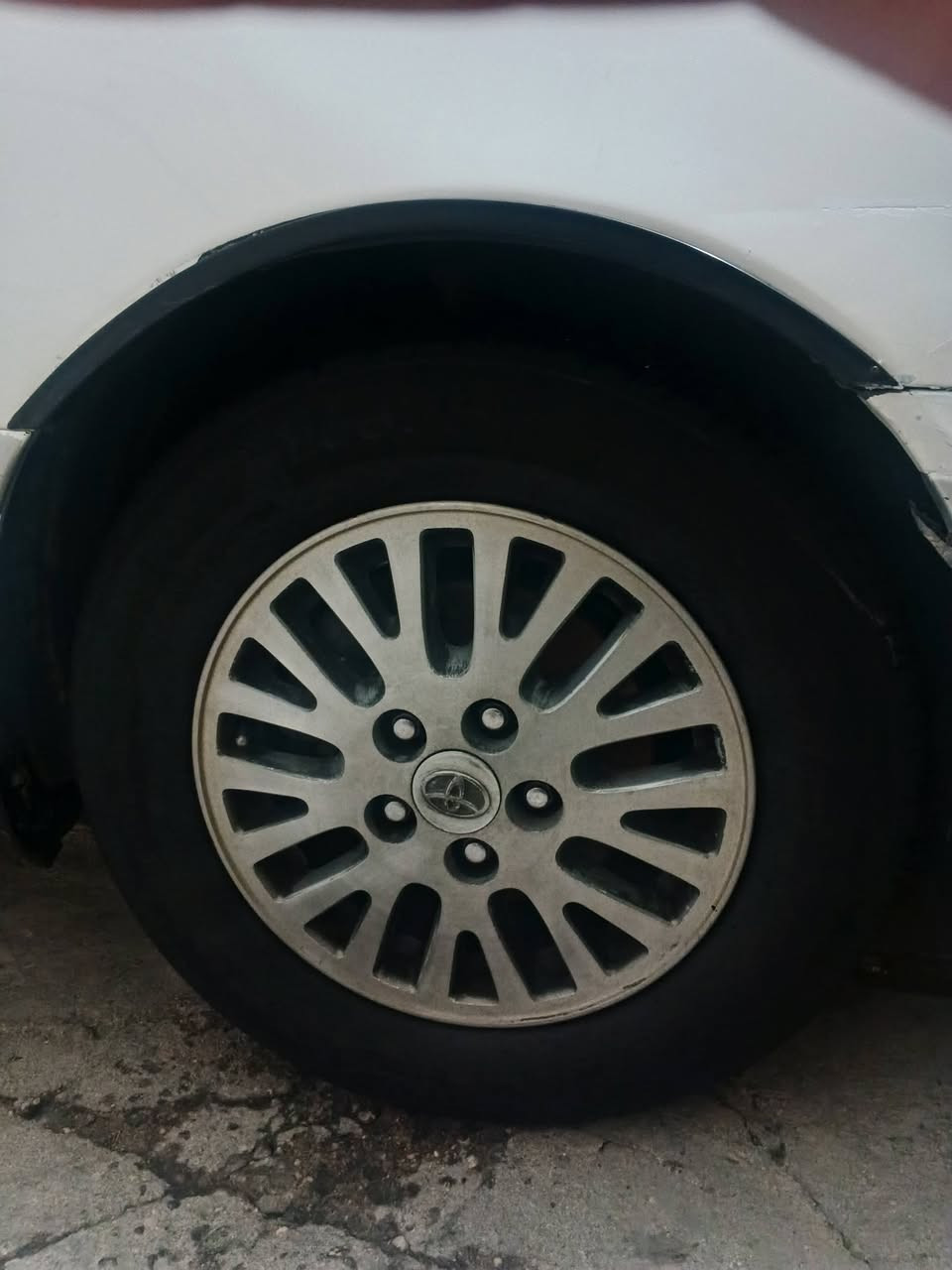 سلام عليكم للبيع تخم تايرات جدد هنه والوياله السعر 275مكانهن بغداد المحموديه ***********
