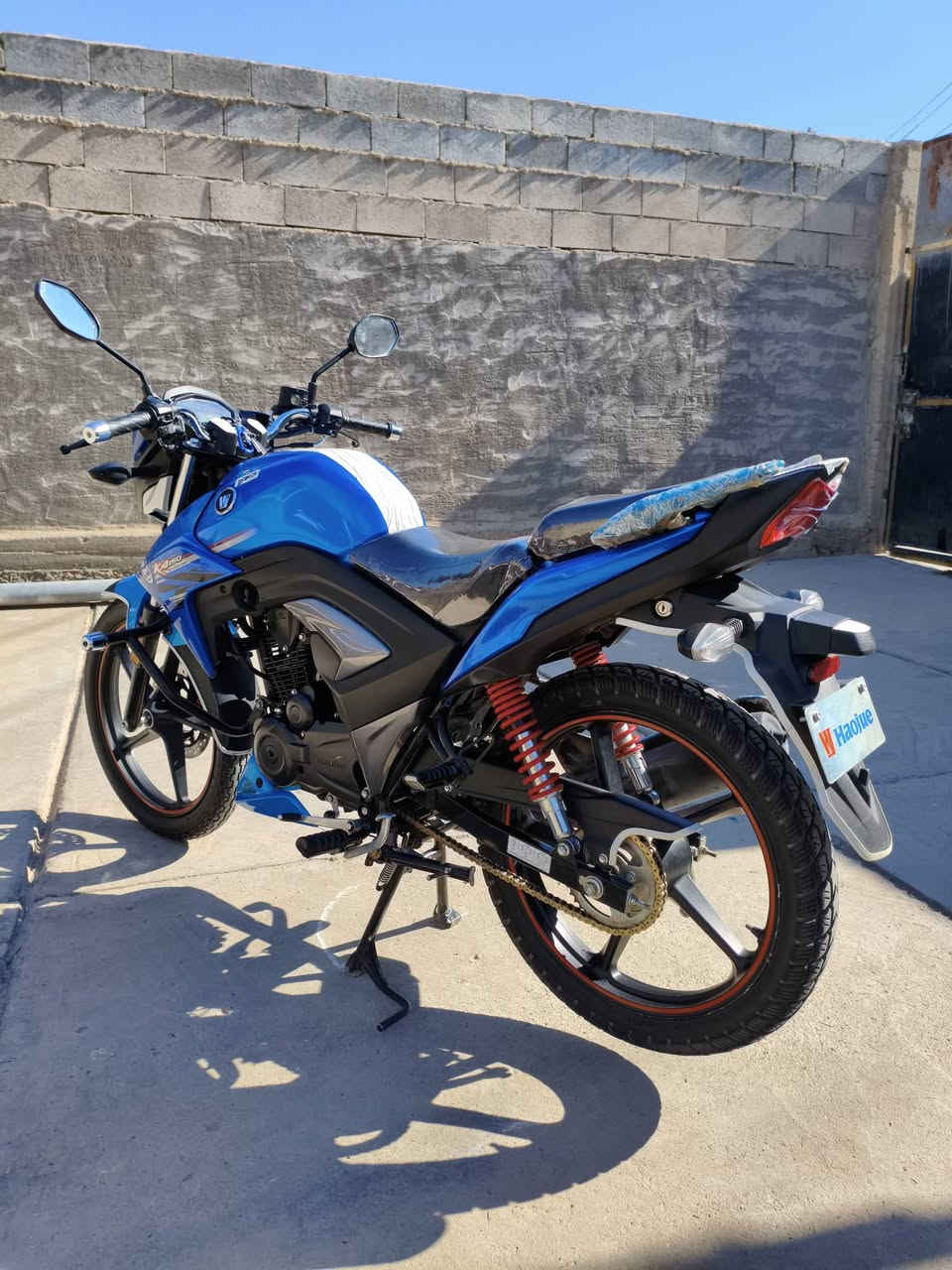 السلام عليكم للبيع دراجه هاوجي موديل 2023 مكمرك المحرك مكفول كهربائيات كلها شغاله السعر 14 ونص وبيها مجال المكان الرمادي البعلي الجاسم قرب محطه الثانيه ألاستفسار ***********
