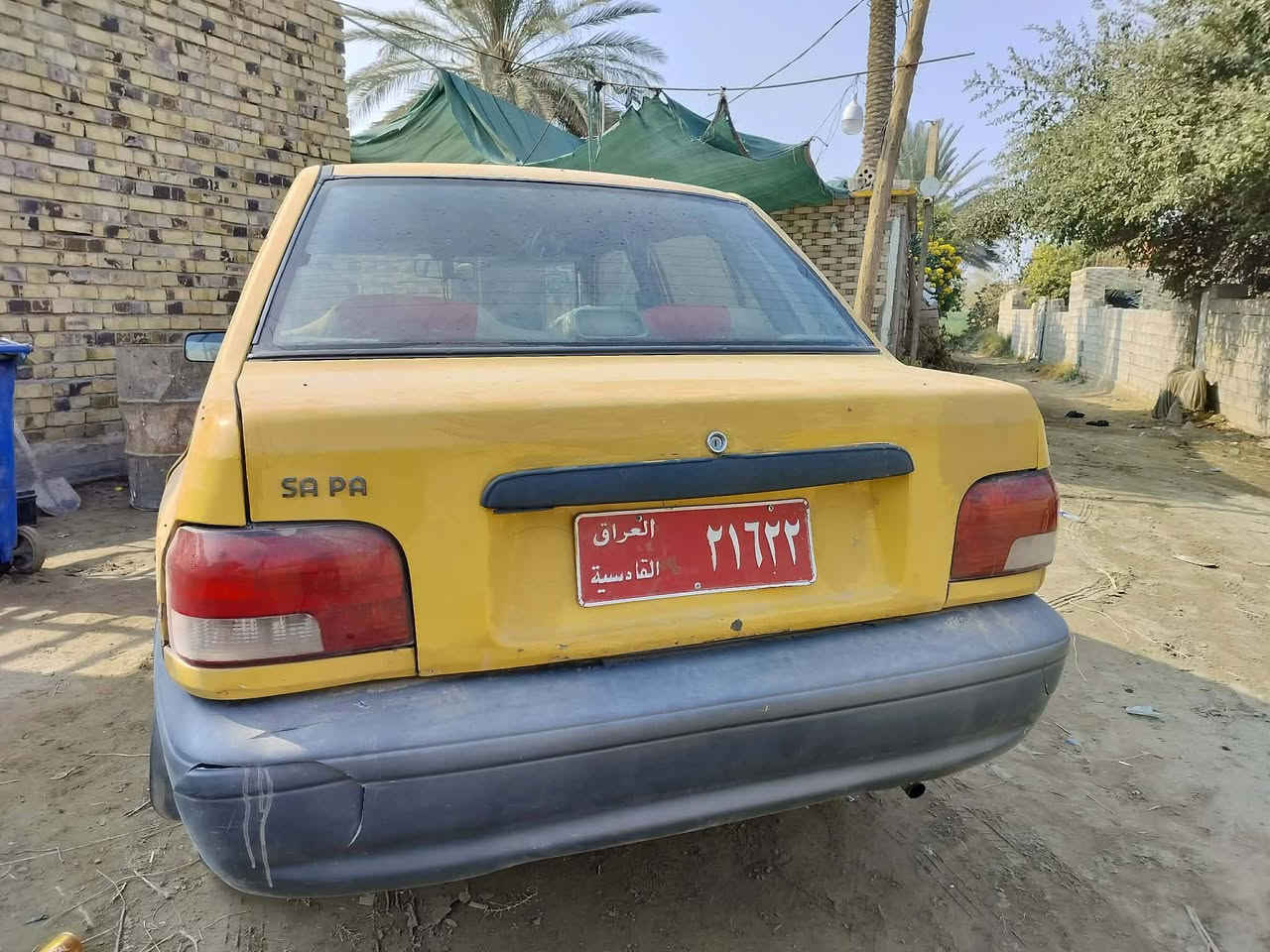 السلام عليكم سايبه موديل 2012
السيارة نضيفه محركه نضيف الكير يبدل بس ثاني يعني كايم حداديه جديده السياره رقم احمر عليه غرامه راعيه موجود باتري جديد تخم تاير جديد 
السيارة رايده قفل ب مليون جماعة ال 950 اطلعو كبل 
رقم الهاتف.***********
