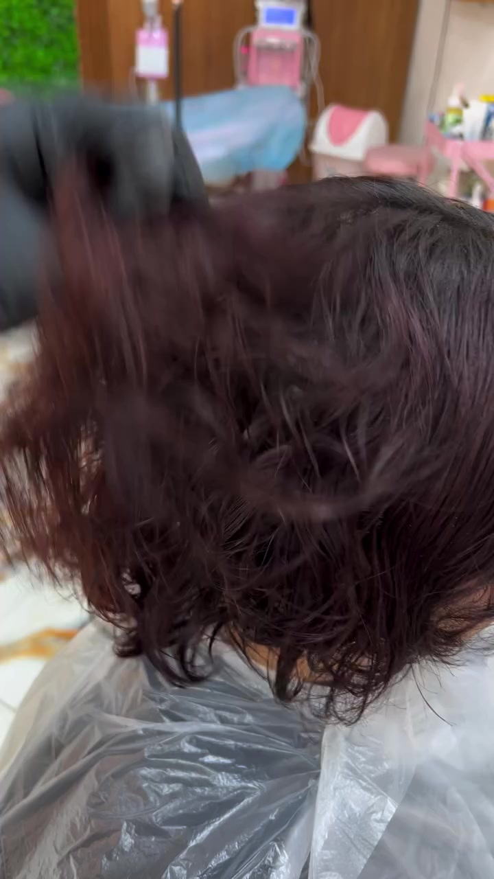 العنوان السماوه ال معالي على شارع مقابيل كريم ال خلف صالون أيدِن للححز والاستفسار يرجى التواصل على الرقم 

‭0787 607 2478‬
