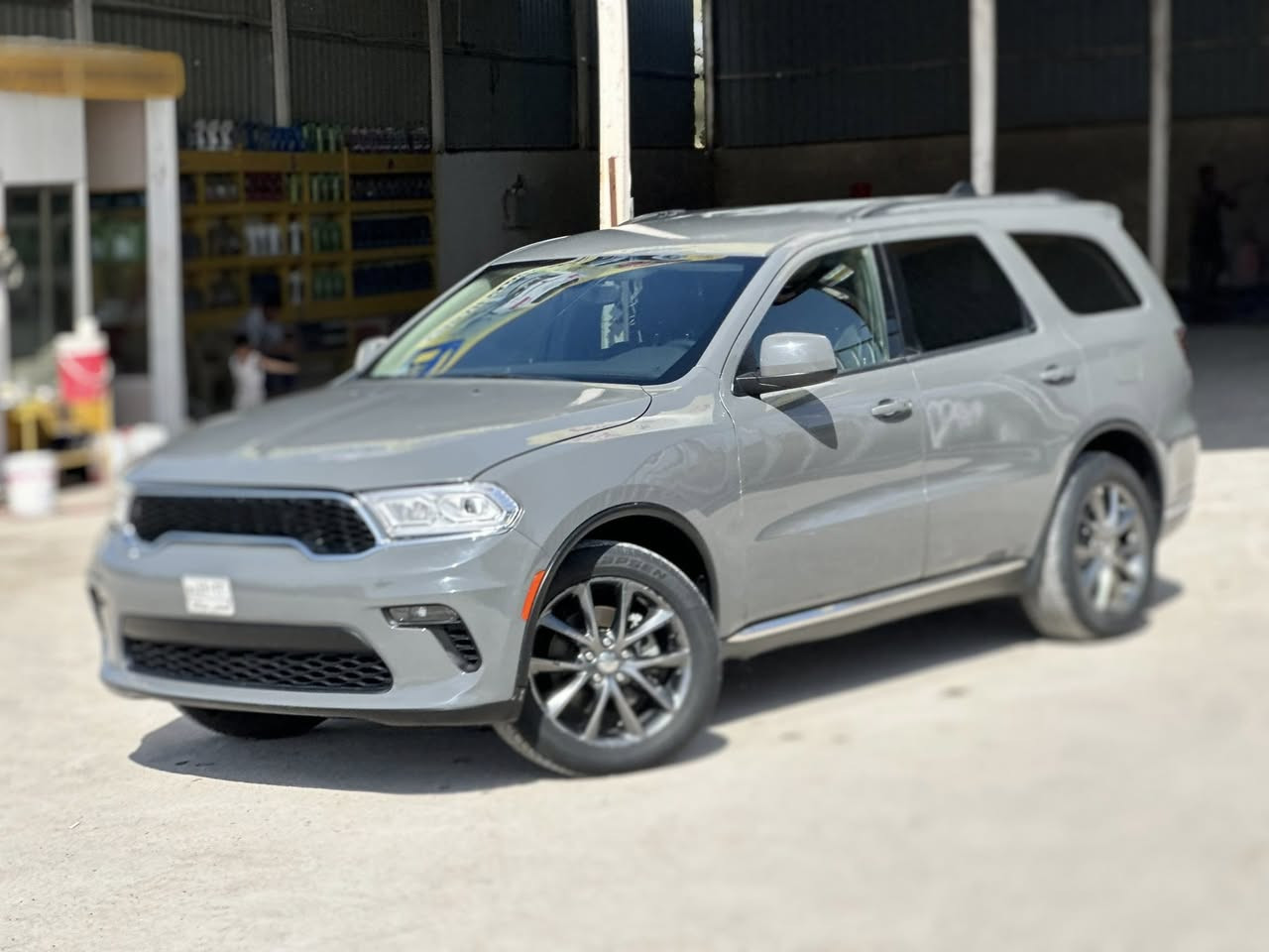 DODGE DORRANGO SXT 2022
للبيع دوج دورنكو sxt موديل 2022 حره بدون رقم حادث امريكا دعامية فقط وصار بيها حادث بالعراق جاملغ وبنيد 

تصليح وصبغ ولحيم بالبرانكيتات الاماميه وطعجات بالبطاين خلف التايرات من الجهتين وتبديل البنيد والبدنه الاماميه والجاملغ الامامي الايسر وتصليح وصبغ مقدمه الافخاذ ، خالية من العيب الشرعي

مواصفات السياره :

لون مميز اسمنتي
ويل حجم 20 اصلي
سستم سماعات الباين
شاشه كبيره كار بلي
حساس وكامره خلفي
توقف ذاتي
لايت لد مع زنون
دخول ذكي 

عداد المسافة : 35 الف ميل

صور تقرير الحادث مرفقة بالمنشور

الشاصي : 
1C4RDHAG7NC158900

السياره جاهزه من كلشي

السعر : خاص 

للاستفسار :
***********
