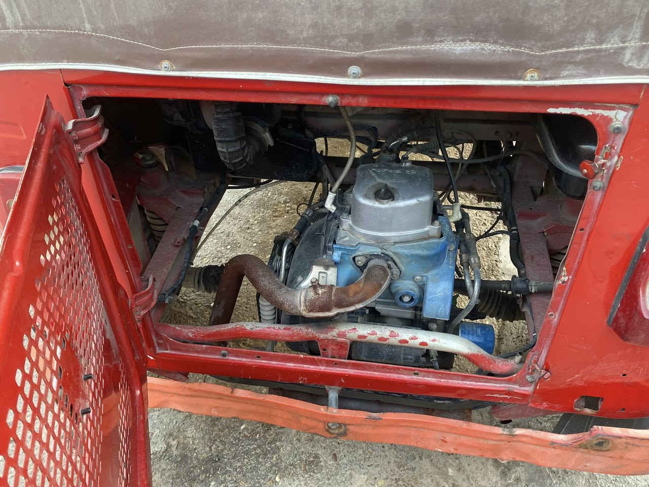 سلام عليكم تكتك 21 تكتك نضيفه خير من الله رقم وسنويه سعر ٧٢٠٠ مكاني لمشتل قرب مركز شام ***********
