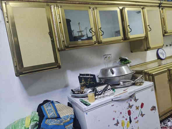 كاونتر كامل 3قطع جديد بعده
السعر 500وبي مجال قليل 
العنوان البصره حي جامعه القبله 
رقم الهاتف ‏‪***********‬‏
