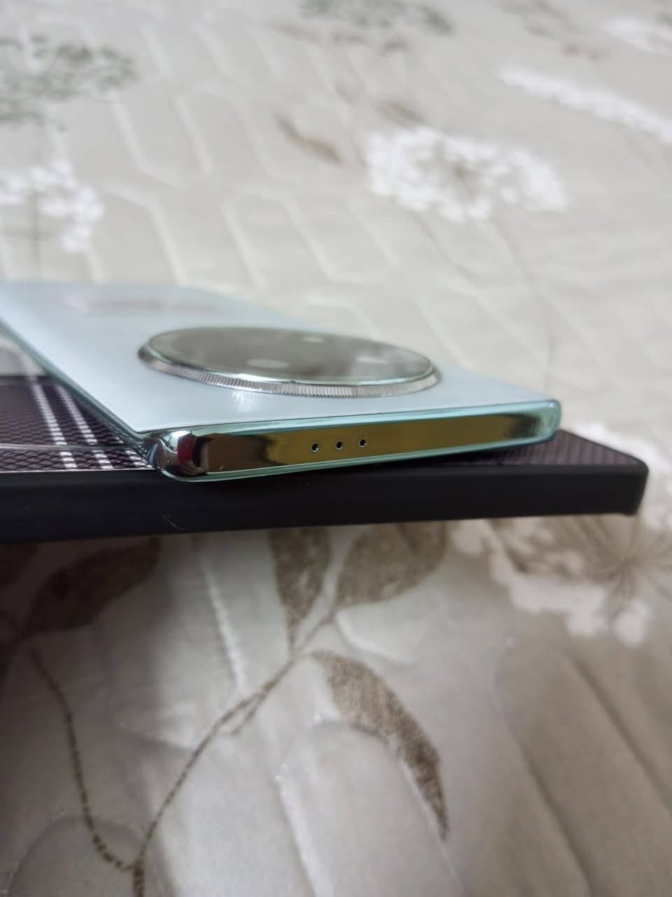 HONOR X9C 5G

ذاكرة 256
الداخليه 8+8
البطاريه 6600
معالج سناب دراغون 6GEN1

جهاز كلش نظيف فقط ضربه بطرف جانب الشاشه ما مأثره على اللمس ولا عالشاشه 

بدون ملحقات فقط الجهاز مراوس ويه ايفون 11 او اكس ماكس 

مكاني الشعب 
***********
