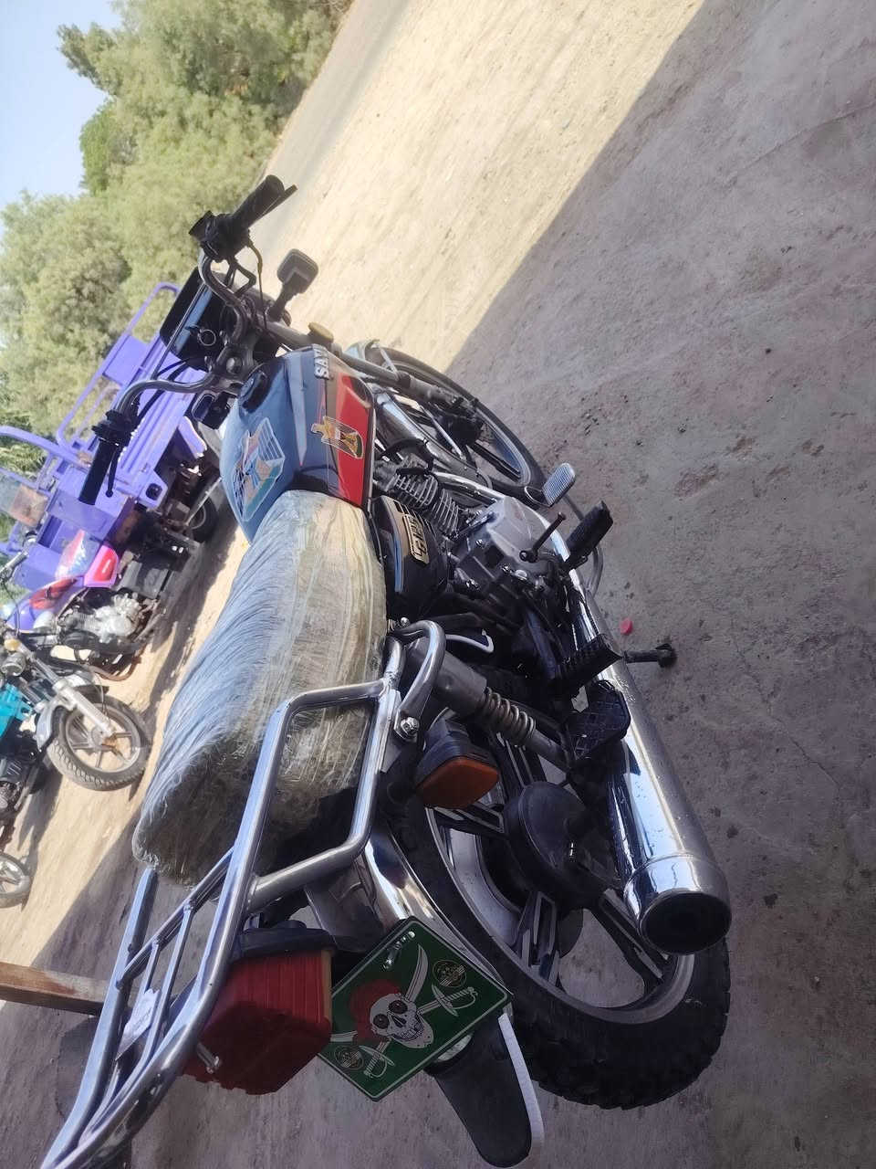 السلام عليكم دراجه للبيع سفانه اوراق كامله 2021 طالعه بال 2022 مقفوله كفاله عامه كهربائيات كهربائيات كلها شغاله نقره سلف دراجه خير من الله مال جناي ختم سونك السعر ب 425 وبيها مجال مكاني بالحمزه الغربي والاستفسار على هذا الرقم ***********
