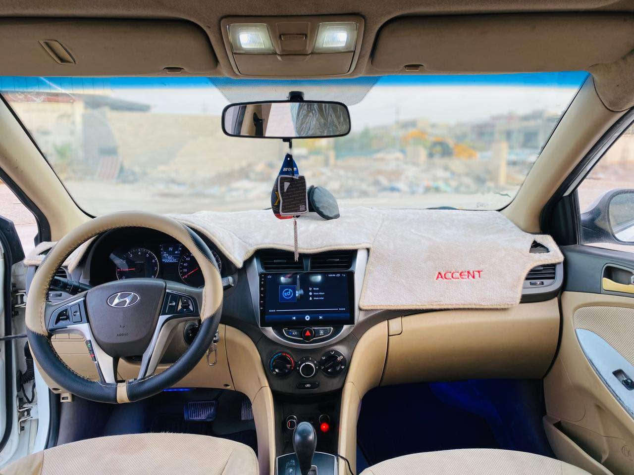 ئەکسەنت مۆدێل٢٠١٢
٢پارچە سبوخی هەیە
جەمپێکی زۆر خەفیفی پشتی هەیە
تا بڵێی خاوێنە وەسفی ناوێ
گێڕو مەکینەو تەقەو رەقە
بەشەرت
سەنەوی٢٠٢٣..
سعر٩٠مجالێکی کەم
*********** أربيل, العراق
