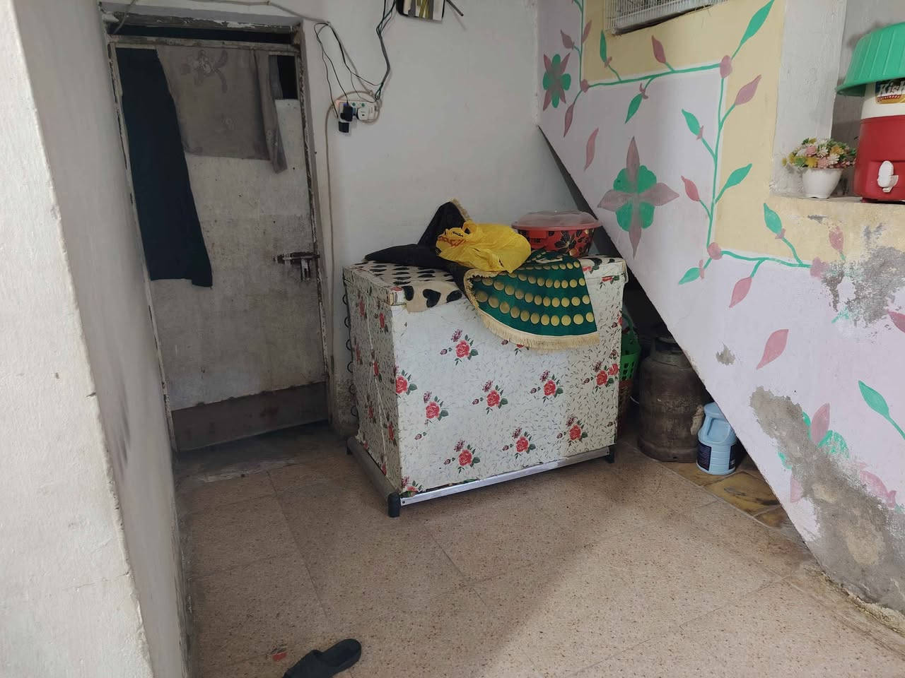 دار للبيع المساحة 206 علئ الشارع العام 

ركن  يحتوي البيت على 

  غرفتين نوم +صالة +حمام داخلي +

مطبخ +ديوانية + حمام ومرافق خارجي  العنوان المجر الكبير حي روضه
الاستفسار الاتصال
على الرقم 
*********** عمارة, ميسان
